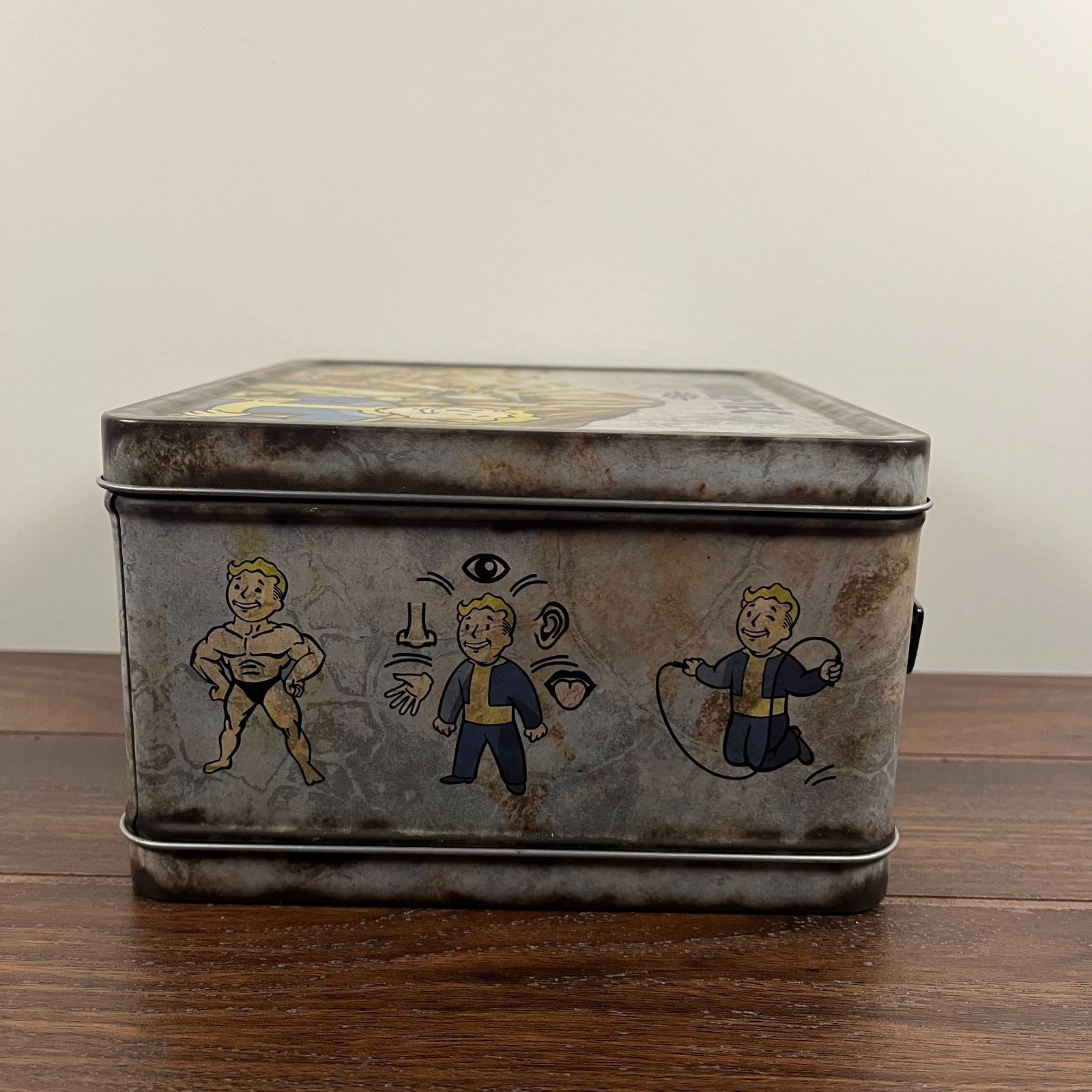 Fallout 3 Fanwraps Vault-Tec “Weathered” Tin Tote – Lunchbox | Excellent Cond.