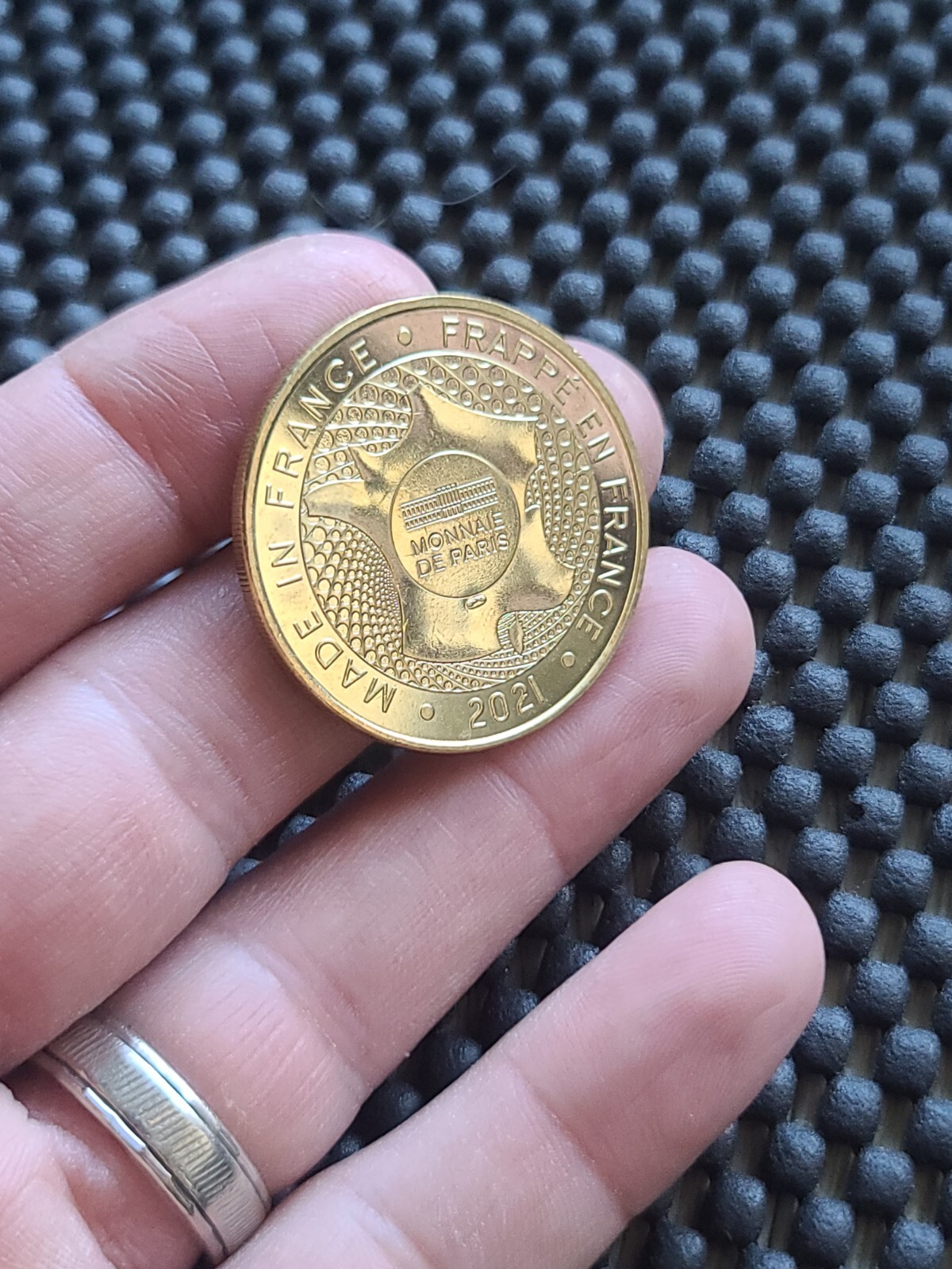 Rabbids FutureScope Coin Medal Souvenir Rare Promo Mario Nintendo Ubisoft France