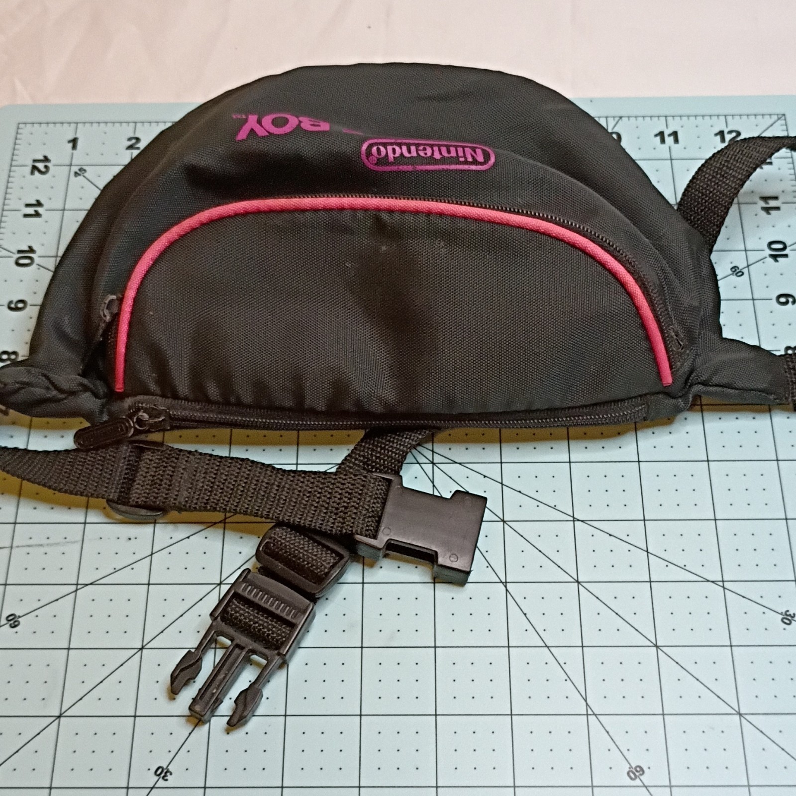 VTG Nintendo Game Boy Fanny Pack Travel Carry Case Black/Pink Zipper Adjustable