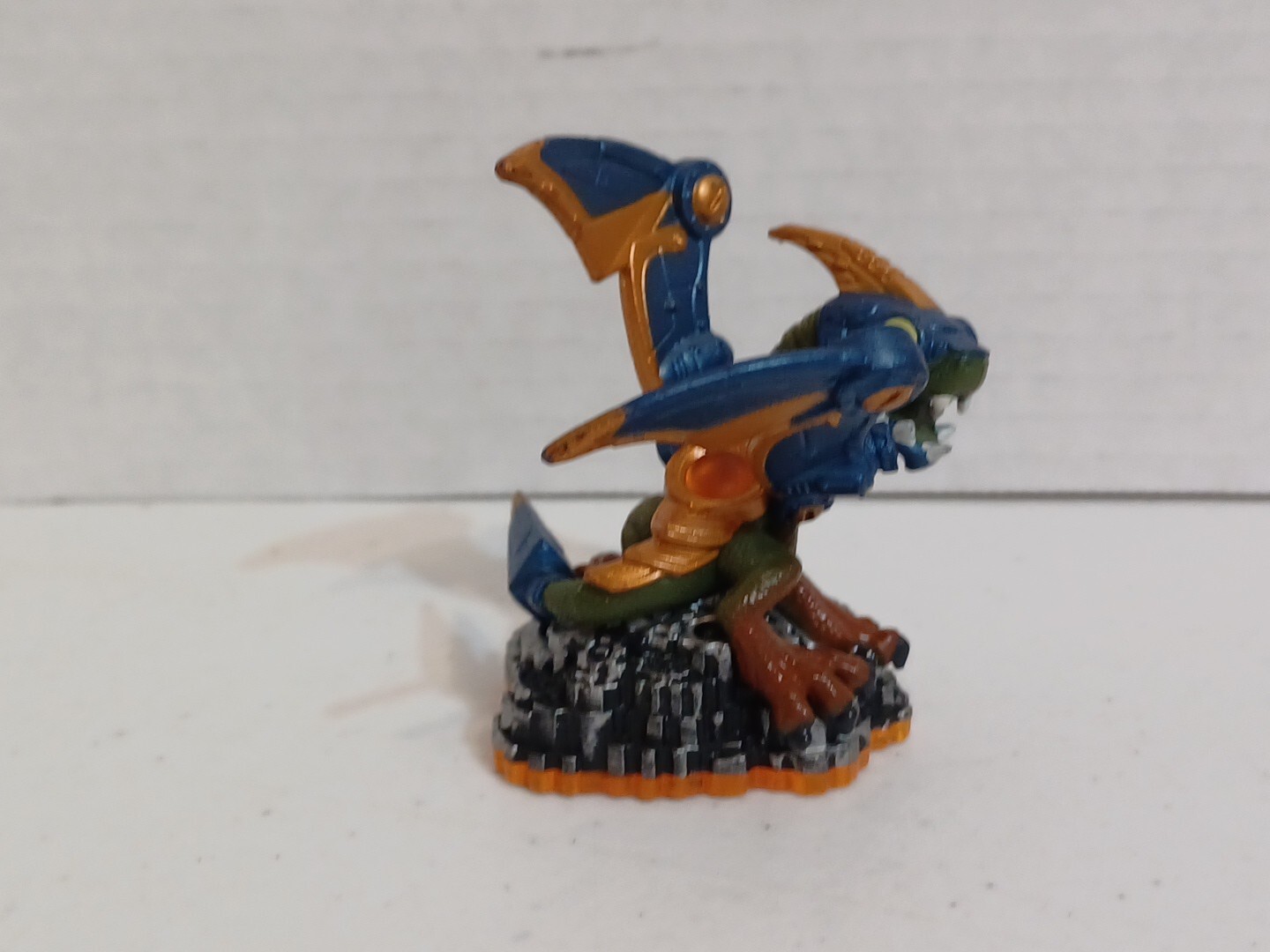 Skylander’s Giants Drobot LightCore Wing Dragon Playable Figure Toy Activision
