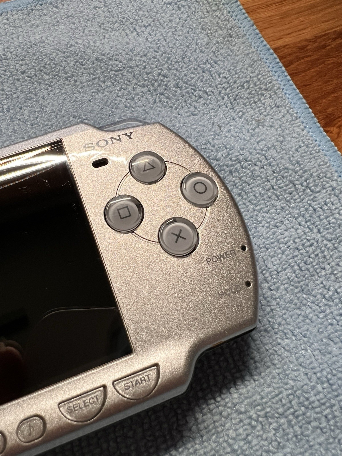 Sony PSP 2000 64MB Ice Silver Handheld System