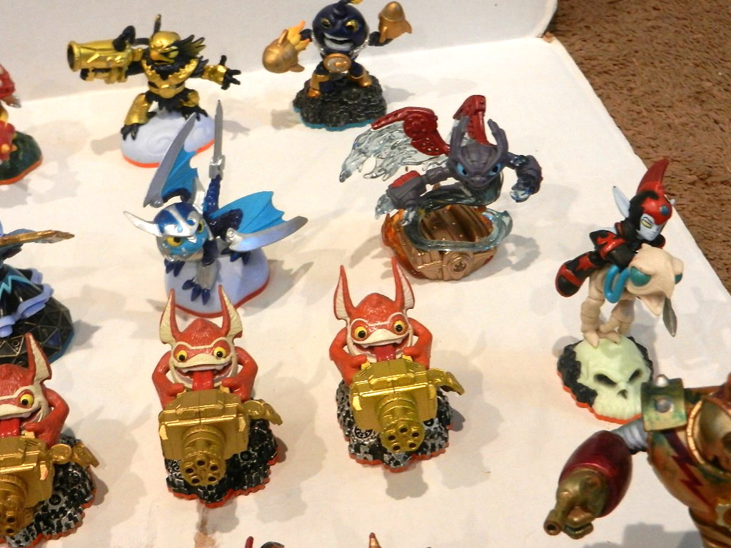 Lot of 50 Skylanders Figures – Mix of Spyro / Giants / Swap Force
