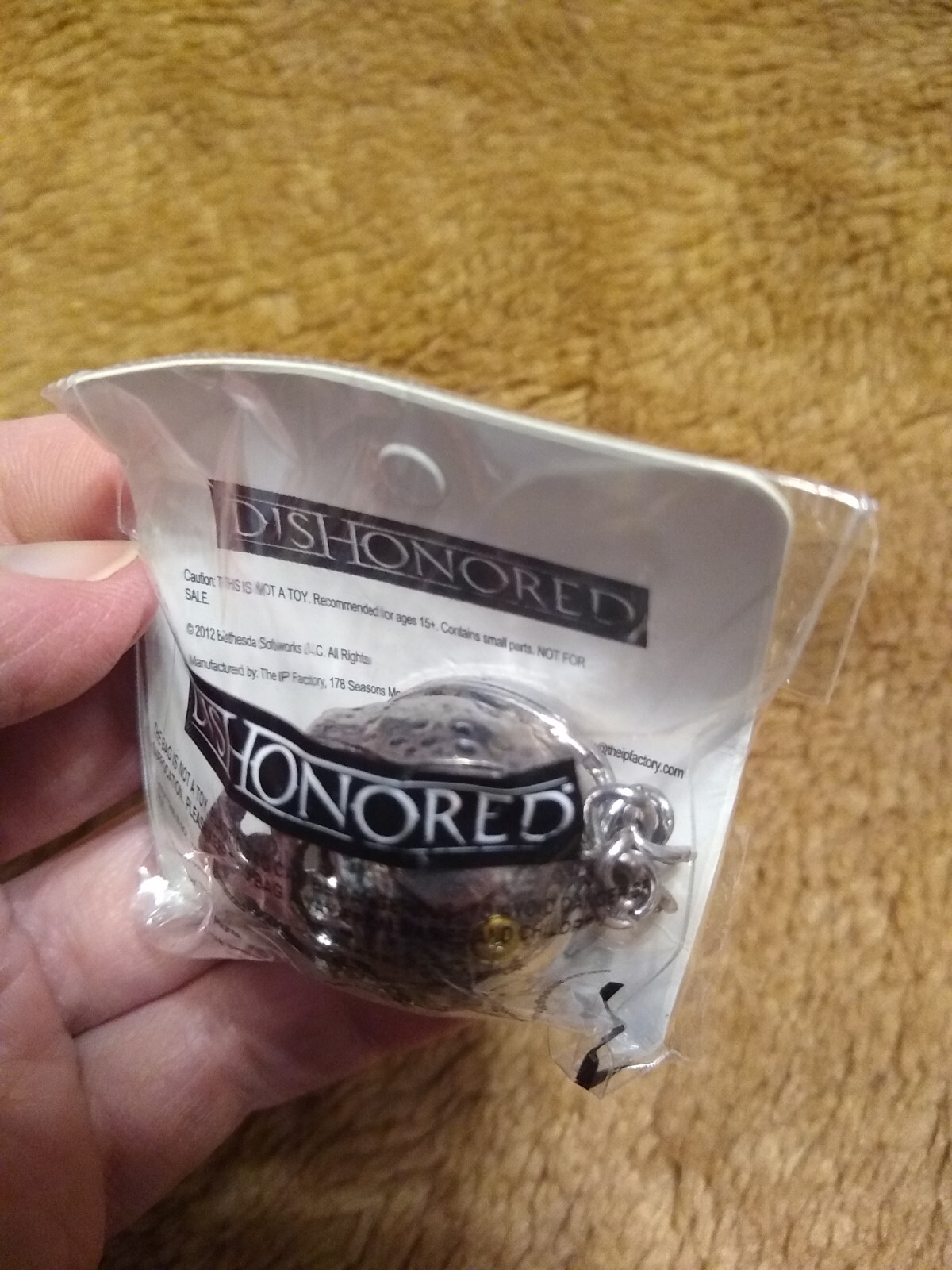 Corvo Attano DISHONORED Promotional Game Keychain 2012 Mask Skull BETHESDA RARE