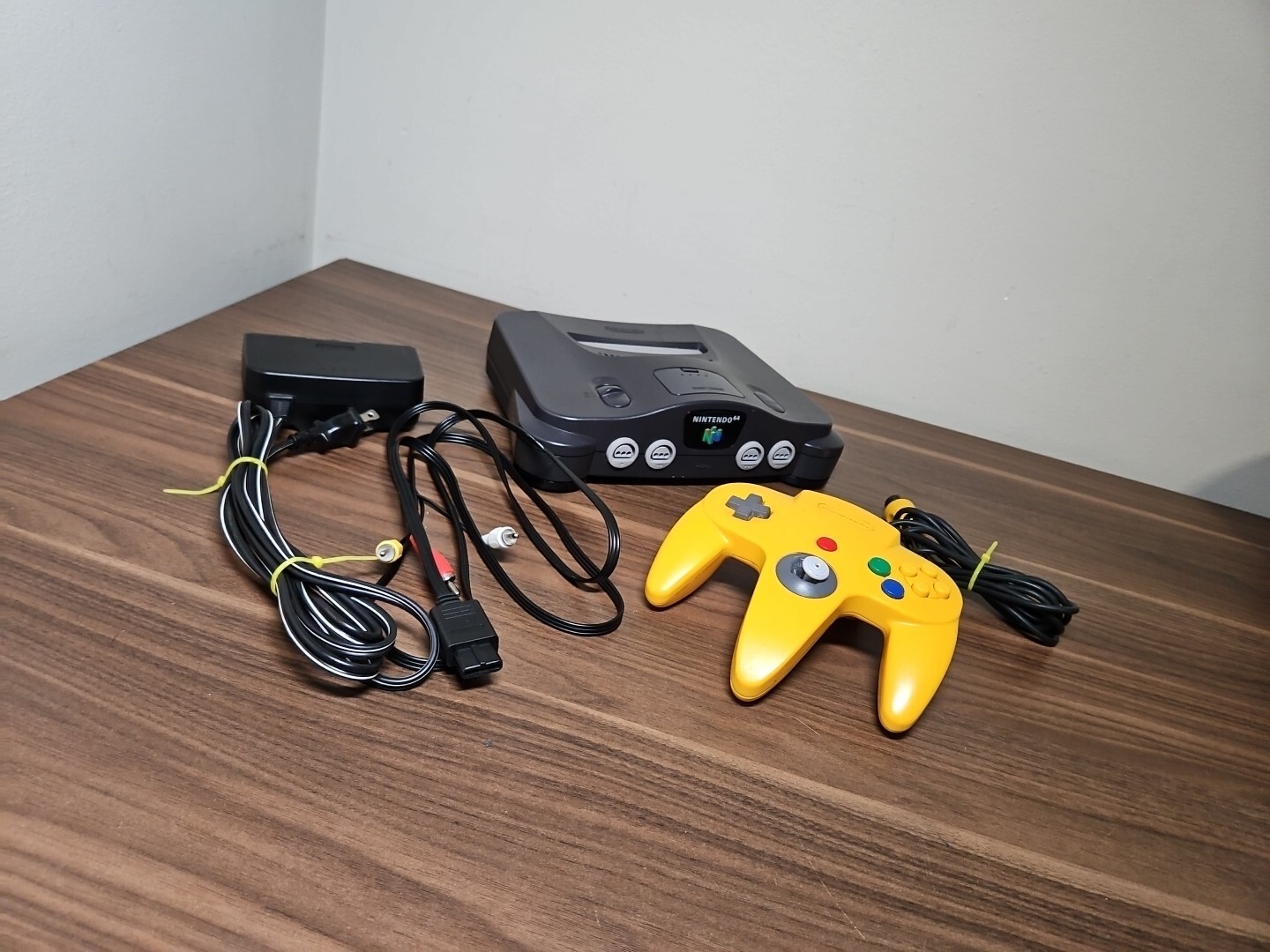 Nintendo 64 Console/Yellow Controller/PWR SPL/AV CABLES/TESTED & WORKS