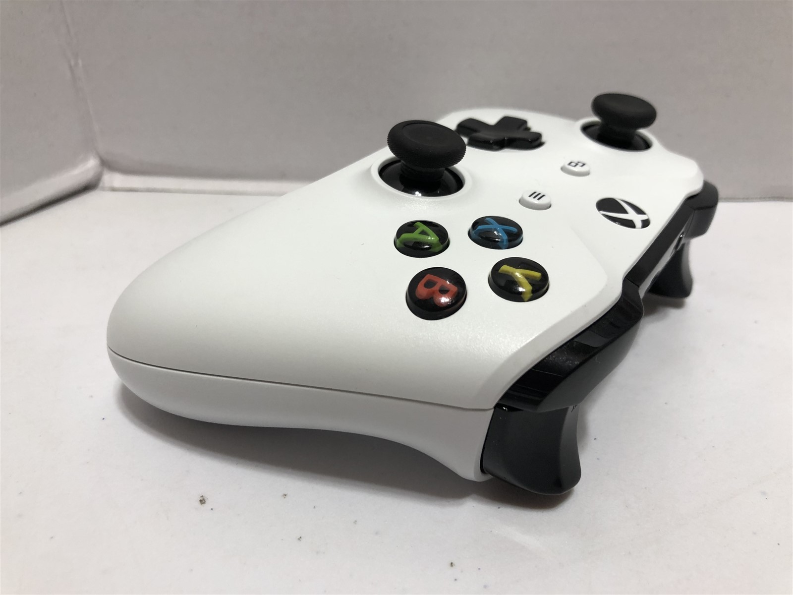 Genuine Microsoft Xbox ONE Wireless Controller White- with headphone jack Tested