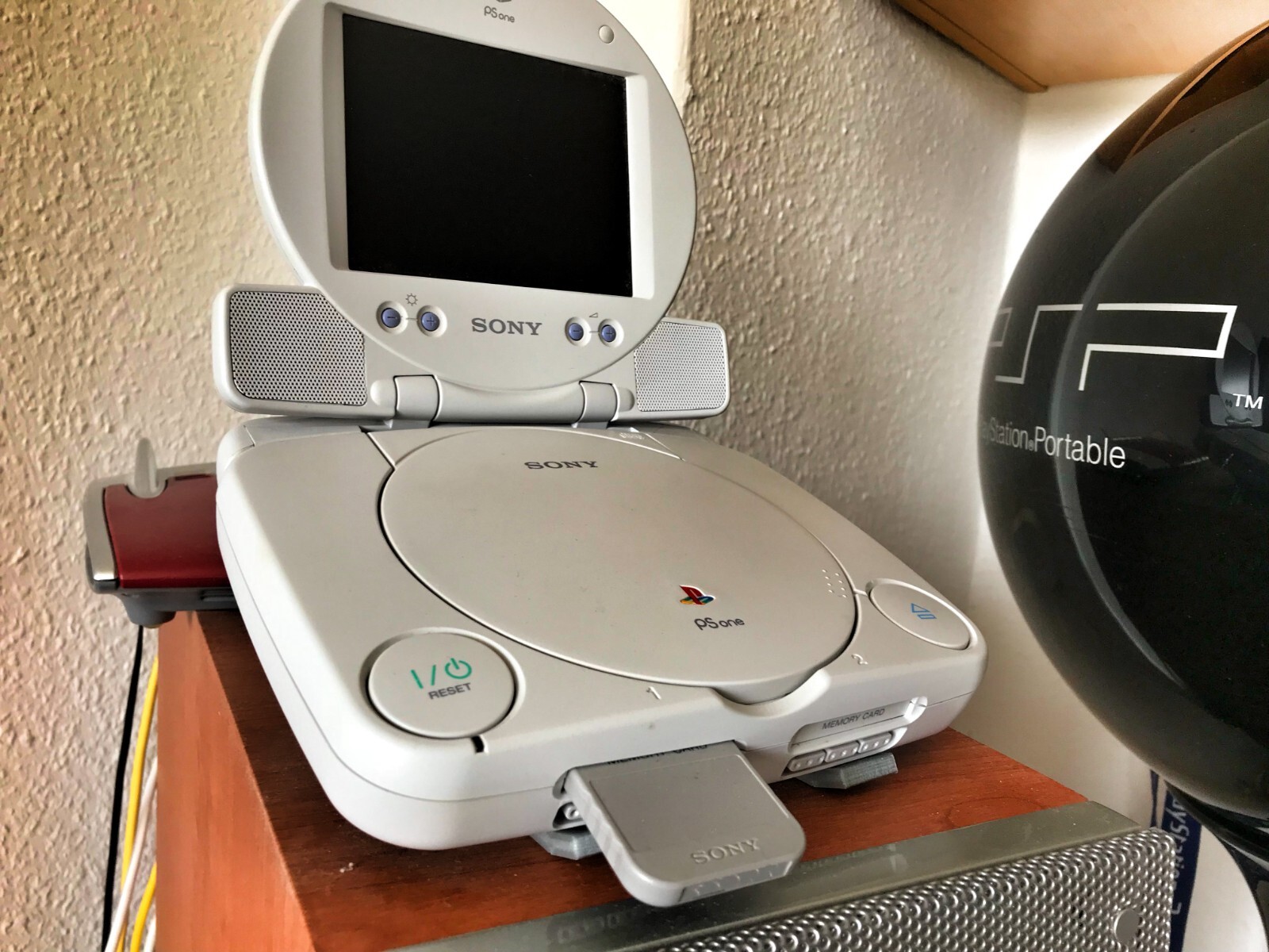 Universal Display Stand for Nintendo Console, NES, SNES, Sega Dreamcast Vintage