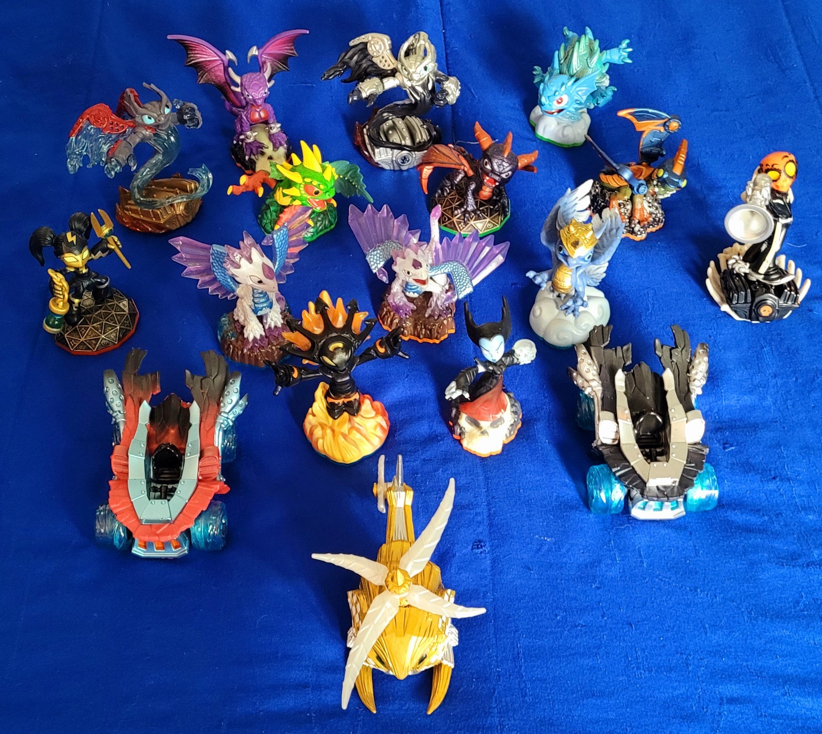 15 Assorted Skylander Figures And 3 Vehicles