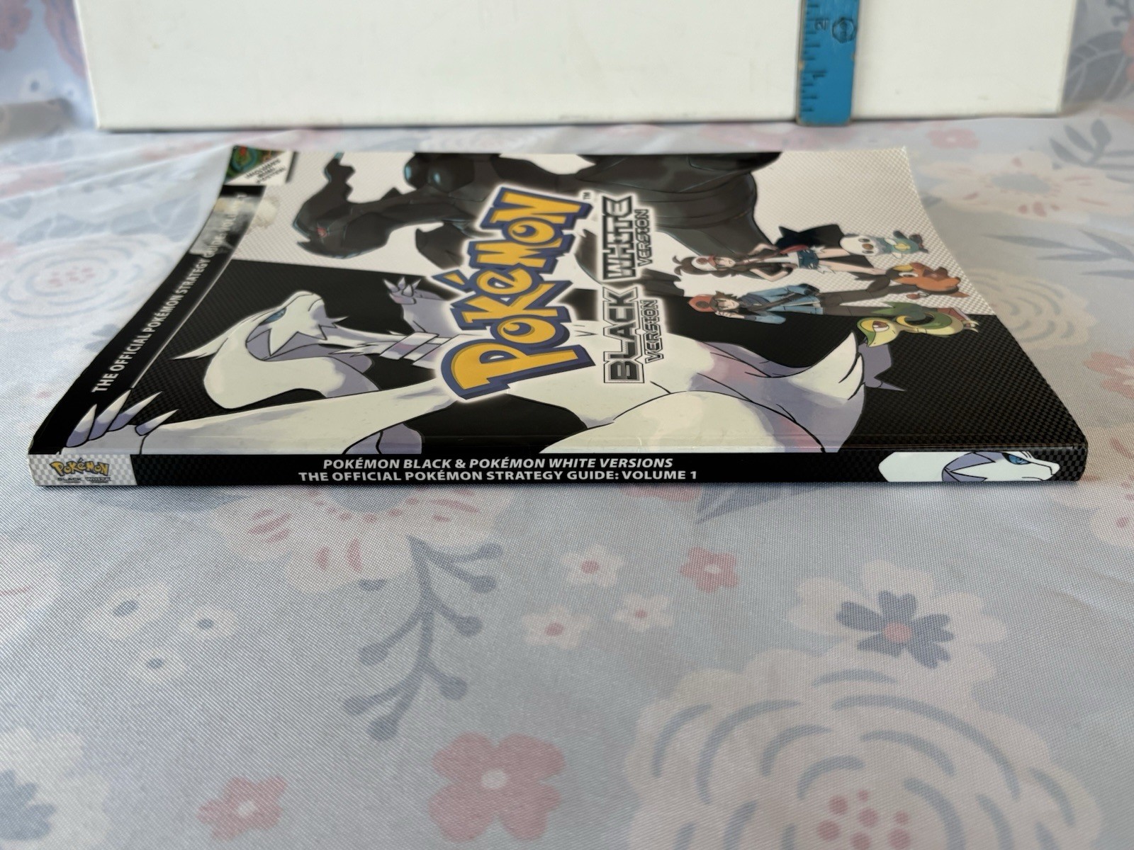 Pokemon Black and White Official Strategy Guide: Volume 1 W/ Map Insert 2011