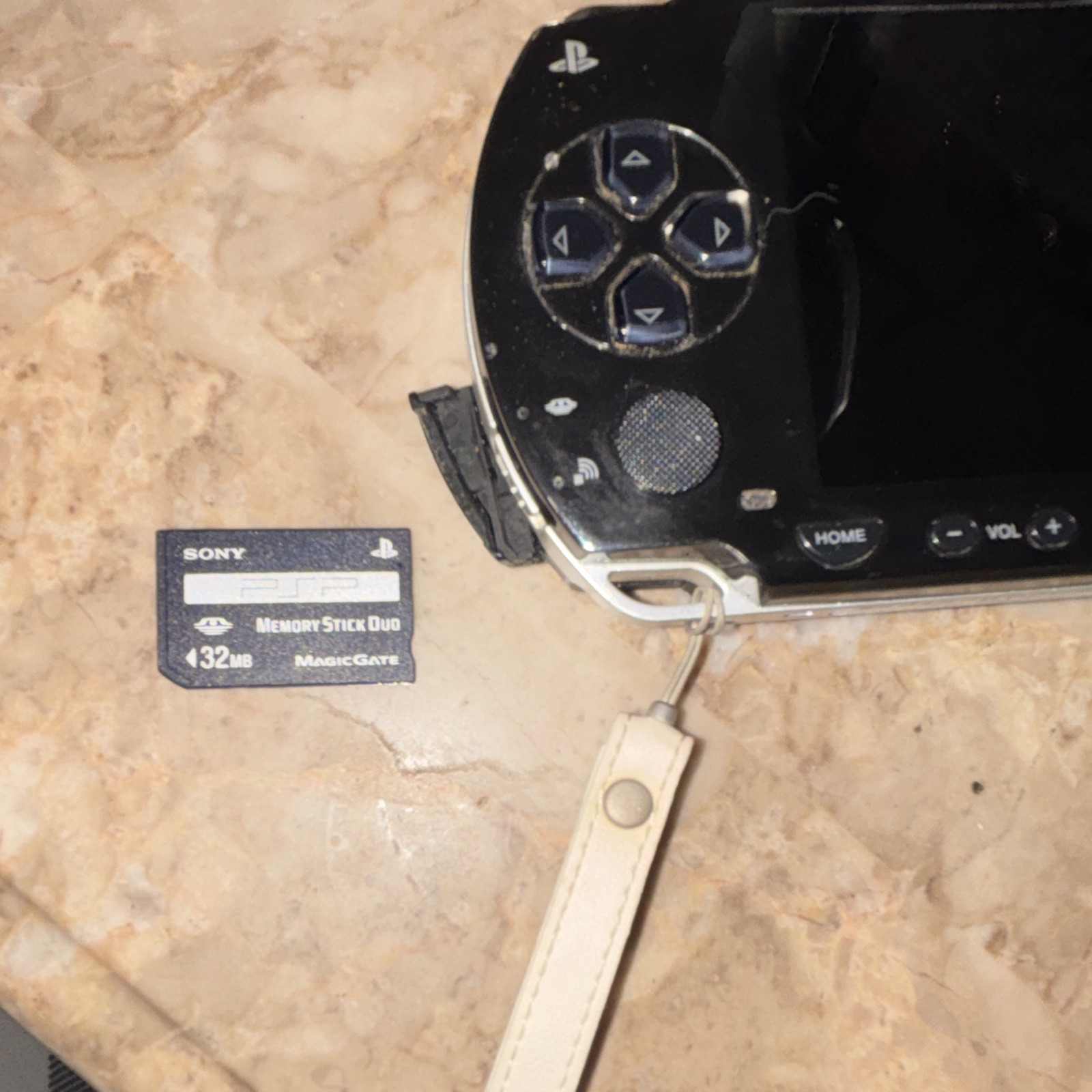 Sony PSP-1001 Black Handheld System, NO CHARGER, 32MB Memory Stick Duo WORKING!