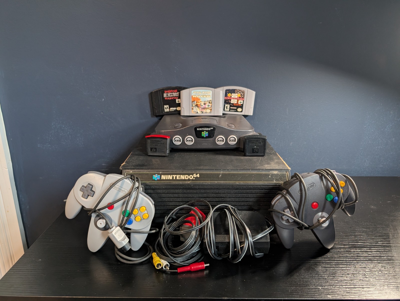 Working Nintendo 64 Console-3 Games-2 Controllers-Game Box-Memory Expansion Pak