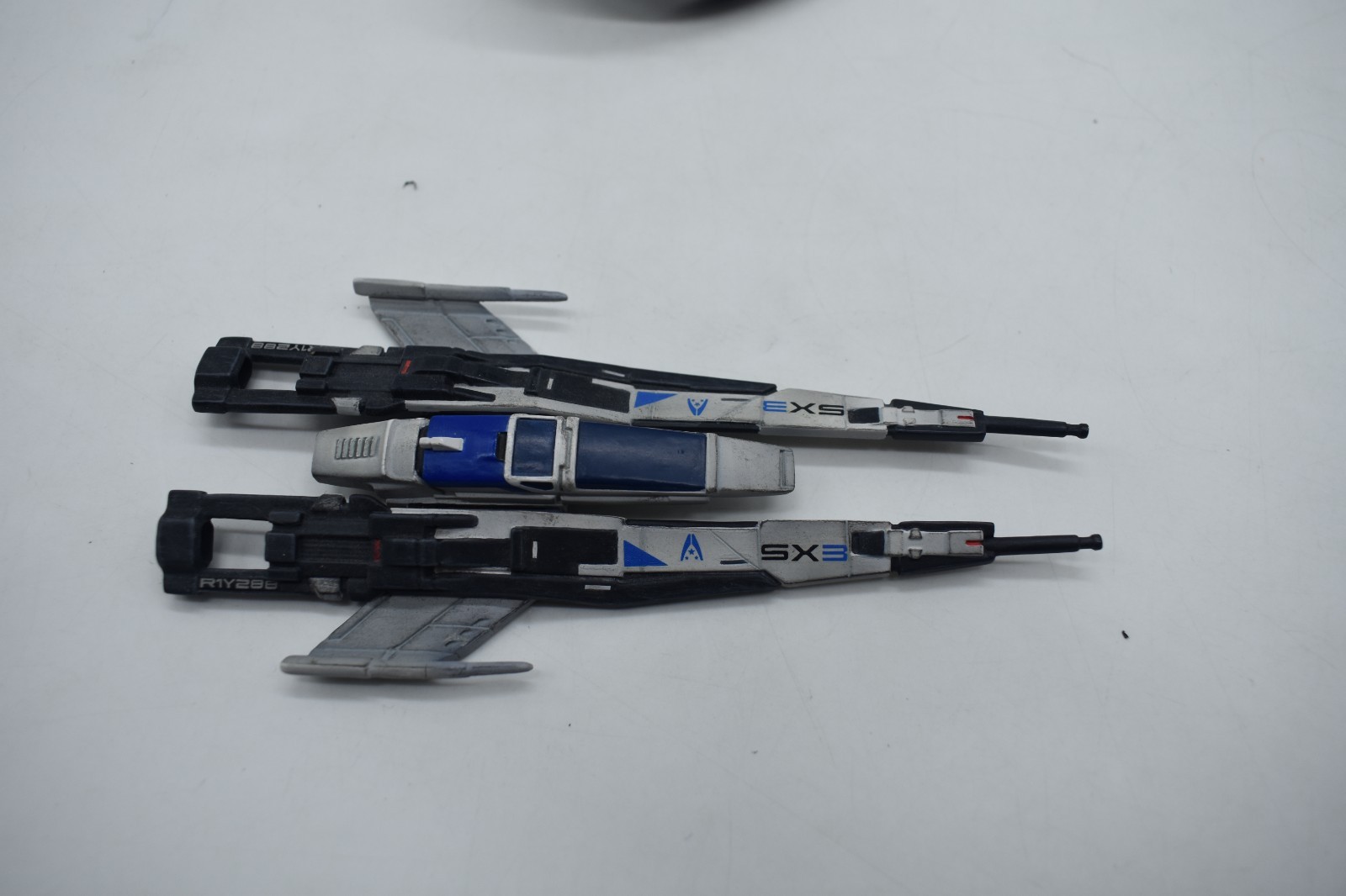 Dark Horse Deluxe Mass Effect Sx3 Alliance Fighter Replica FAST SHIP YES
