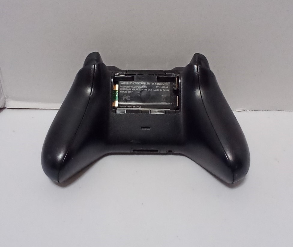 Genuine Microsoft Xbox ONE Wireless Controller Black Headphone Jack- Tested