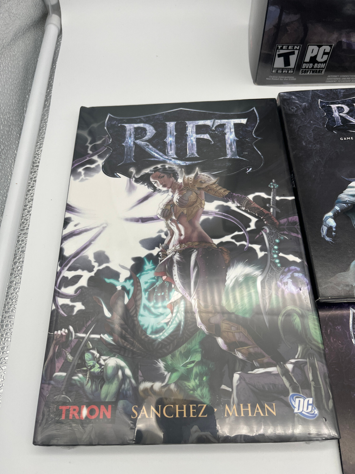 Rift: Collector’s Edition PC 2011 Trion Open Box Discs USB Map Mousepad