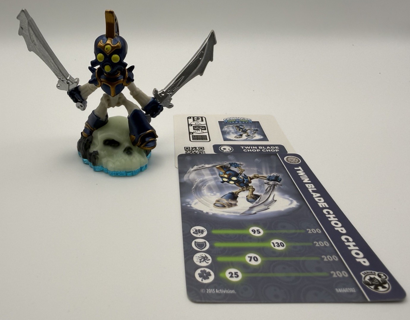 Skylanders SWAP FORCE Twin Blade Chop Chop COMPLETE w/ Card & Sticker – Series 3