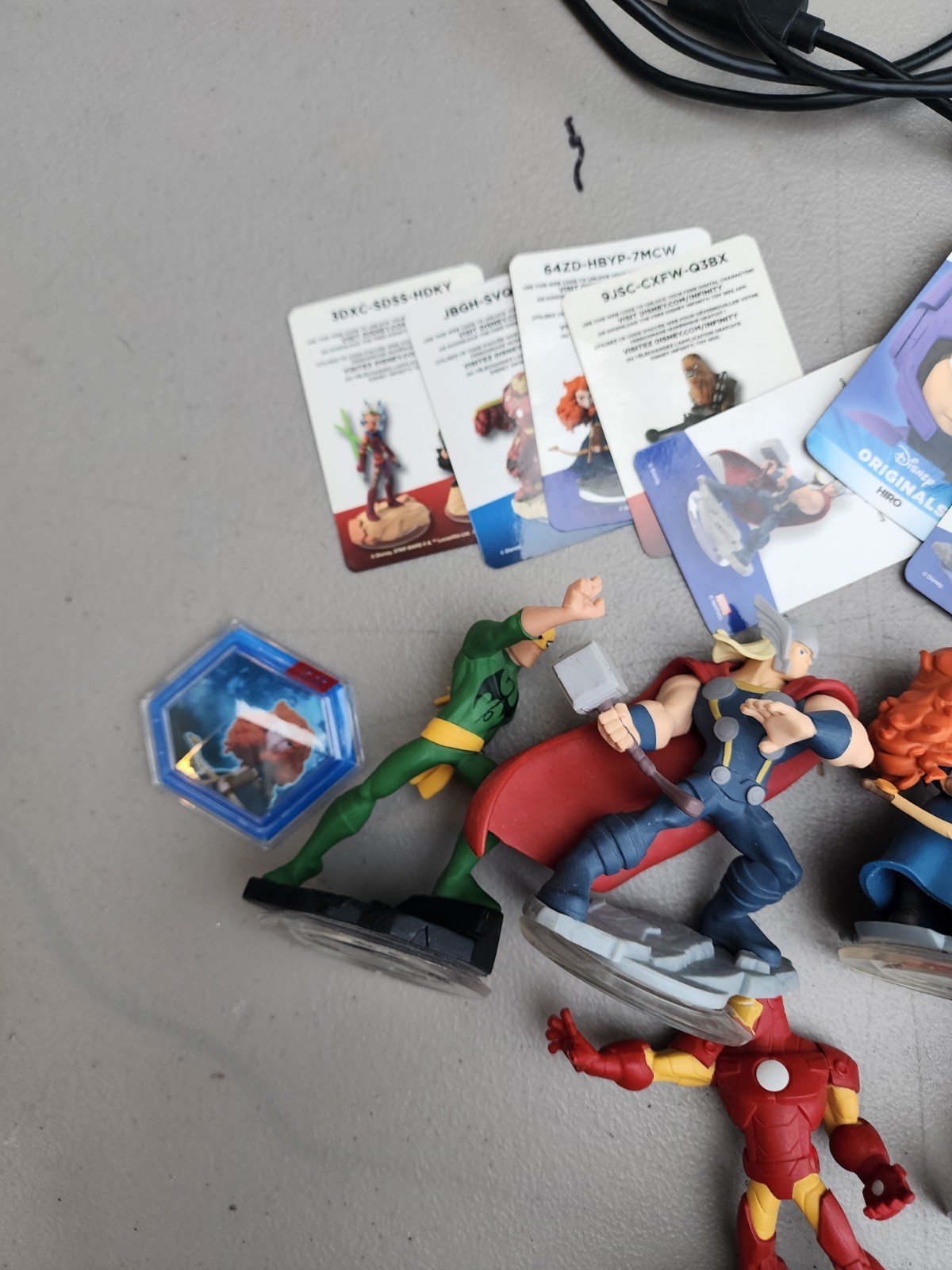 Disney Infinity 2.0 And Xbox One Lot Of 13 Figures W/ Portal
