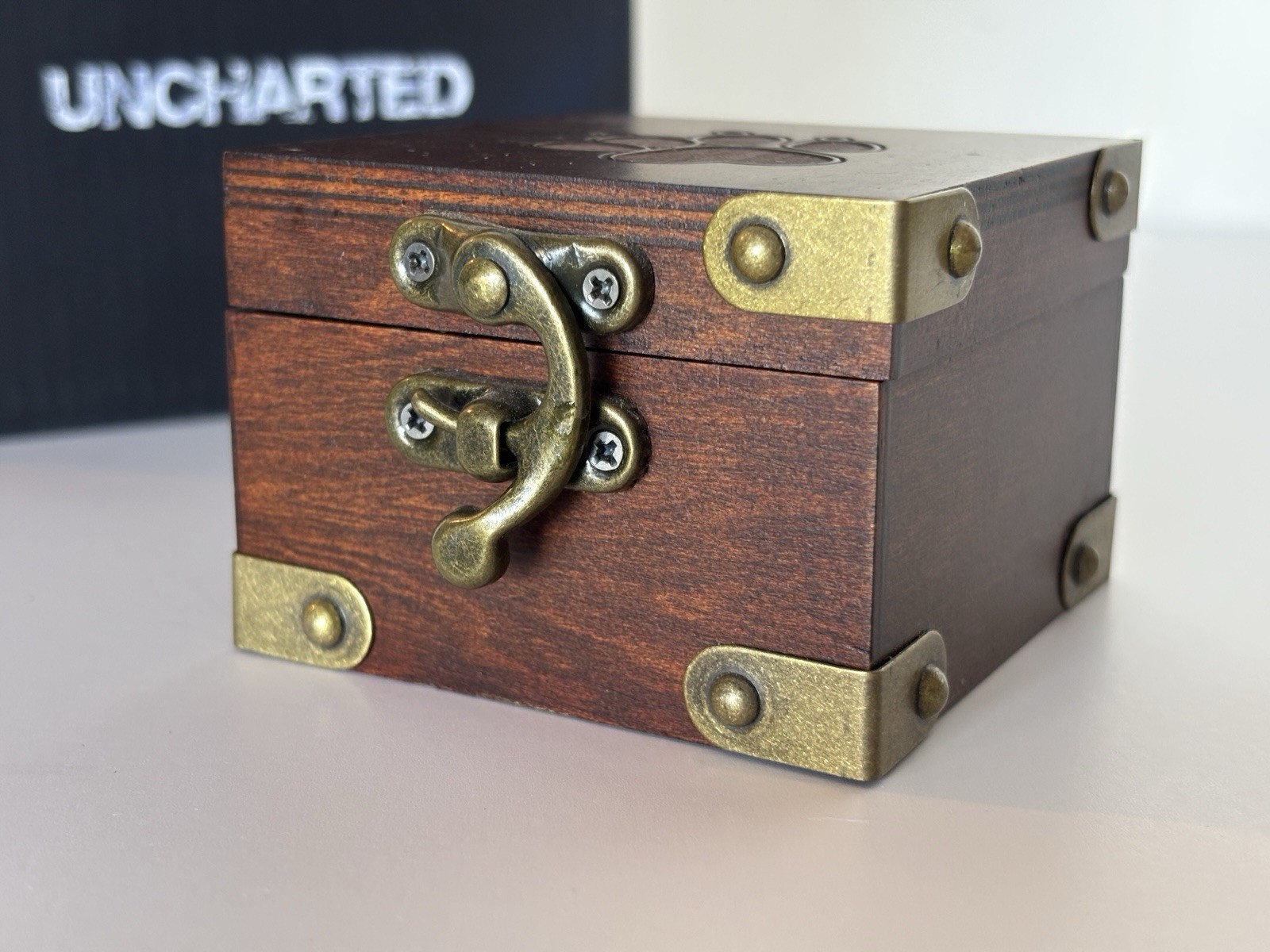 LIMITED UNCHARTED Nathan Drake Collectible Ring(415/1000) + FREE RARE Flashlight