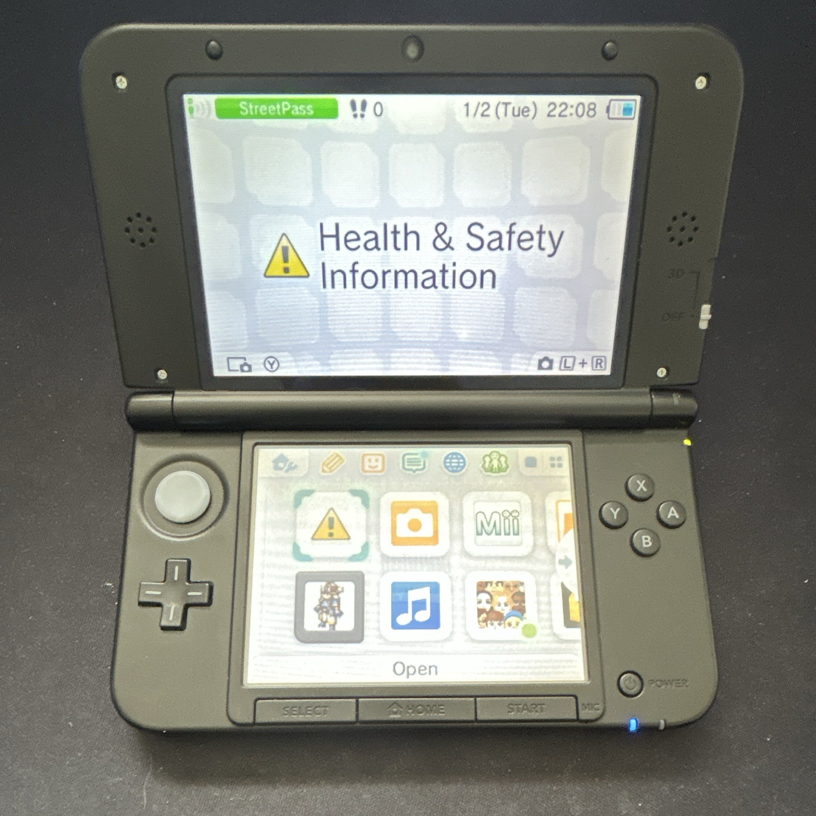 Nintendo 3DS LL Region Free Blue/Black w/ Stylus & Charger