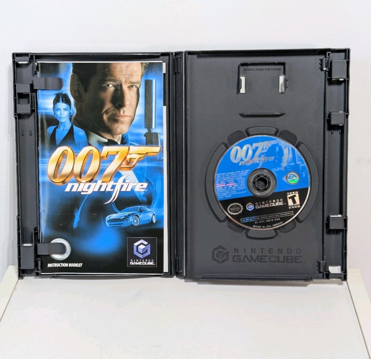 007: NightFire James Bond Nintendo GameCube 2002 CIB w/Manual Tested