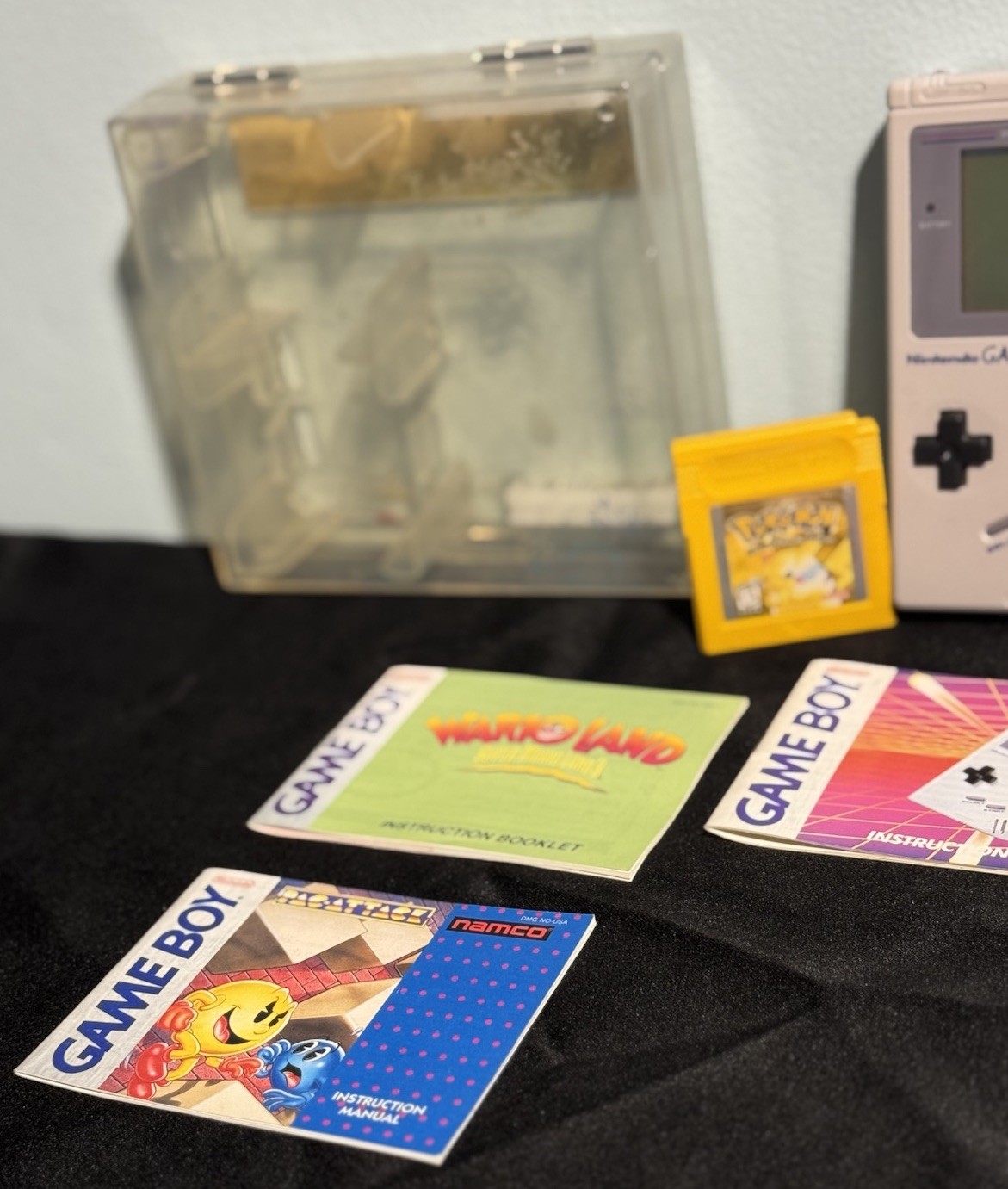 Nintendo Game Boy System Bundle Pokémon Special Pikachu Edition & Mortal Combat