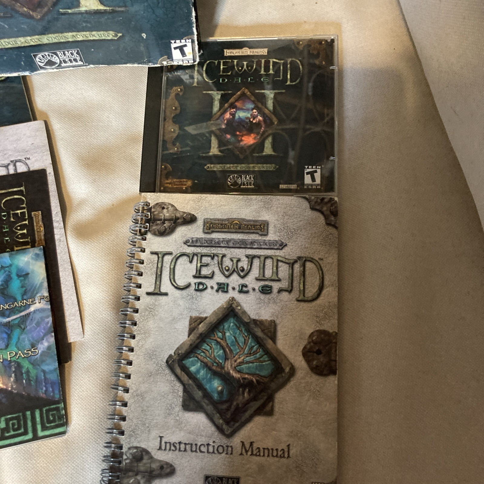 Icewind Dale II 2 PC CIB (Complete In Box) 2002 Including Fabric Map