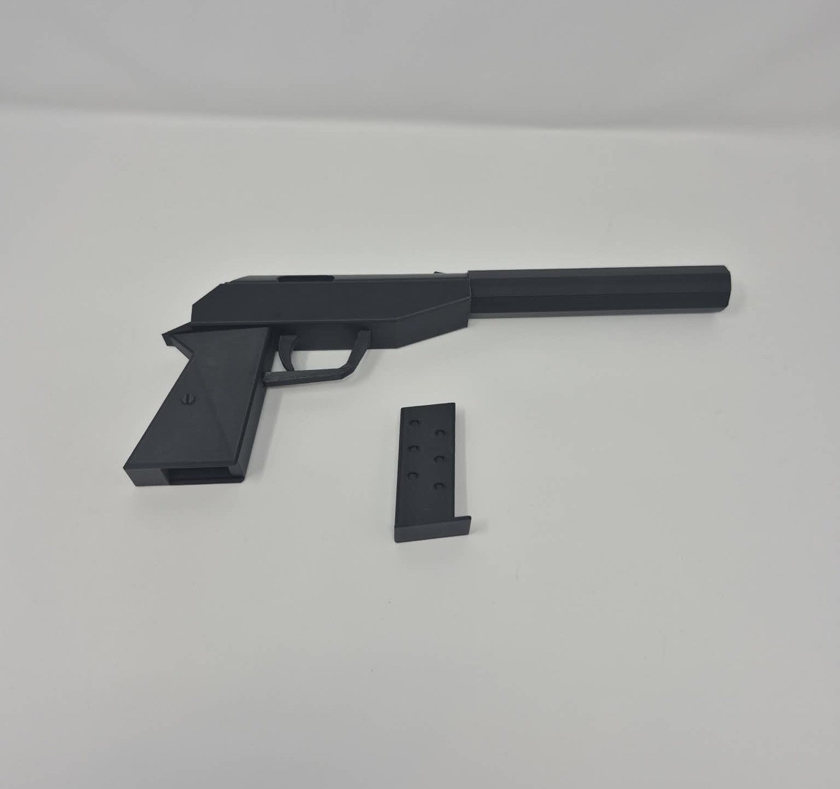 GoldenEye 007 PP7 Black Gun Replica – Full-Size Nintendo 64 Cosplay Prop