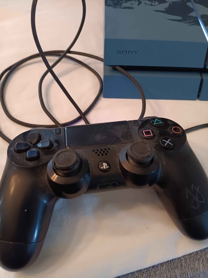 Sony PlayStation 4 PS4 500GB Uncharted Edition Console Gaming System CUH-1215A