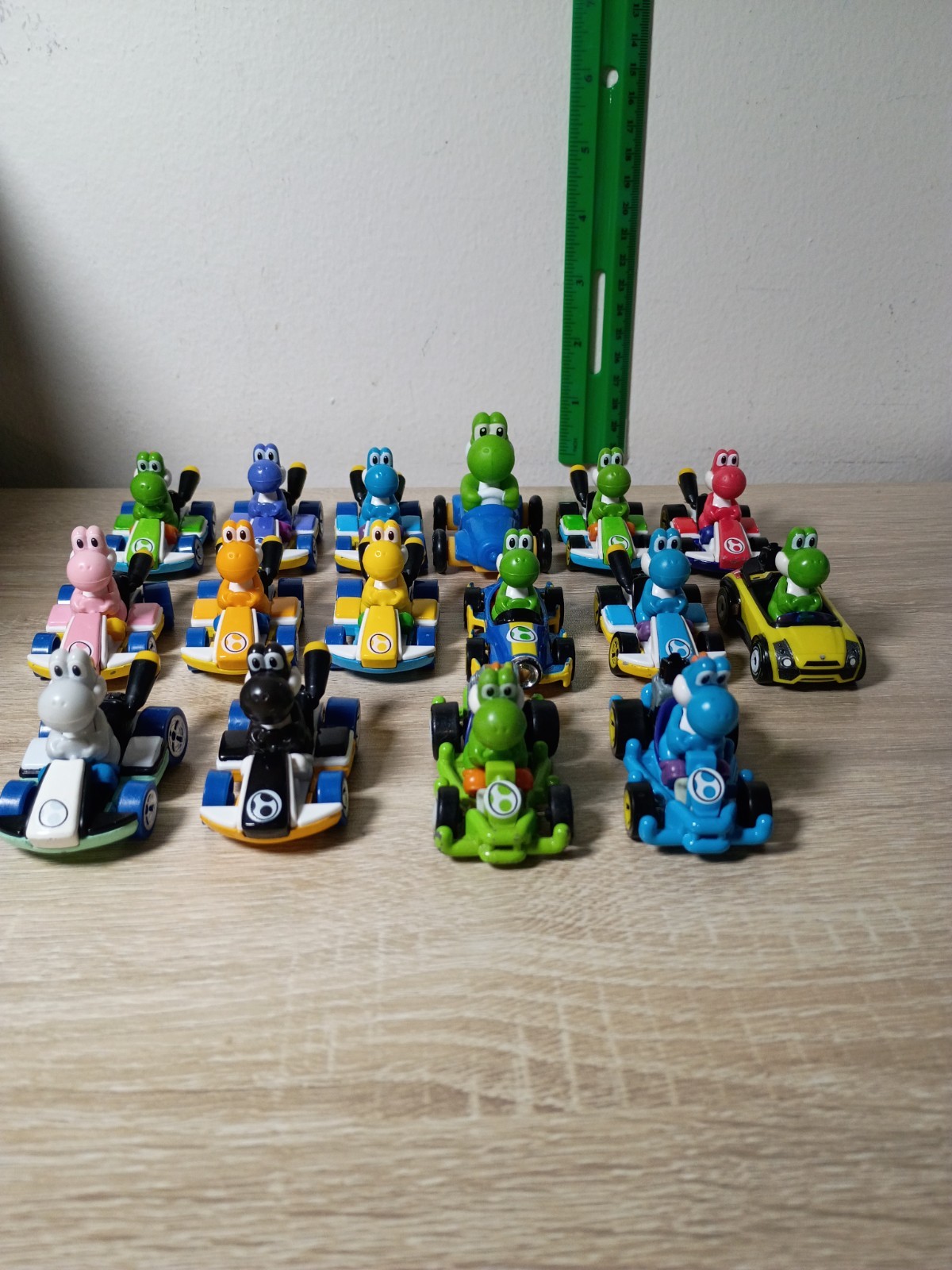 16-PK YOSHI Mystery Egg Super Mario Kart Hot Wheels Pink Yellow Orange Black