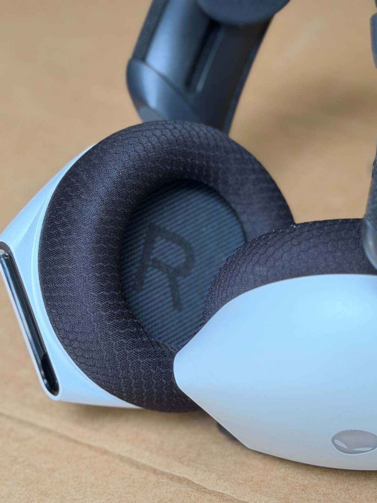Alienware Tri-Mode Wireless Gaming Headset AW725H – Wired/Wireless, Bluetooth 5.