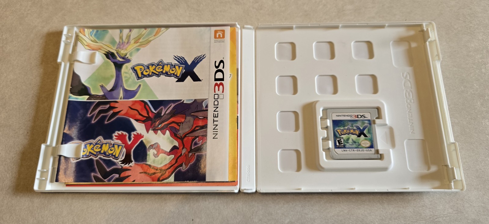 Pokemon x Version Complete In Box Nintendo 3DS 2013 Manual Inserts