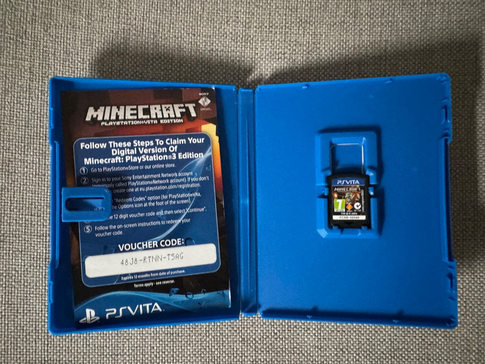PS VITA MINECRAFT Physical Cart Version Rare REGION FREE (Works On NTSC)
