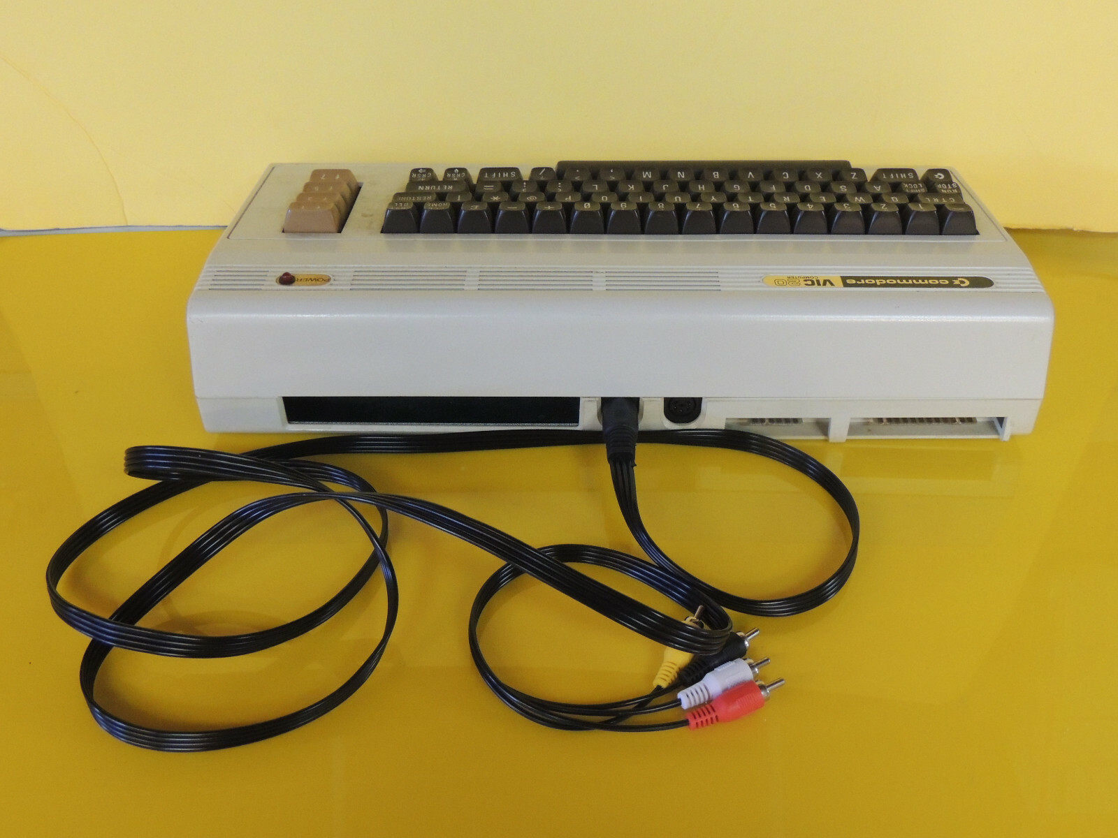 Composite Video & Audio TV DIN Cable for Commodore VIC20 VIC 20 + More