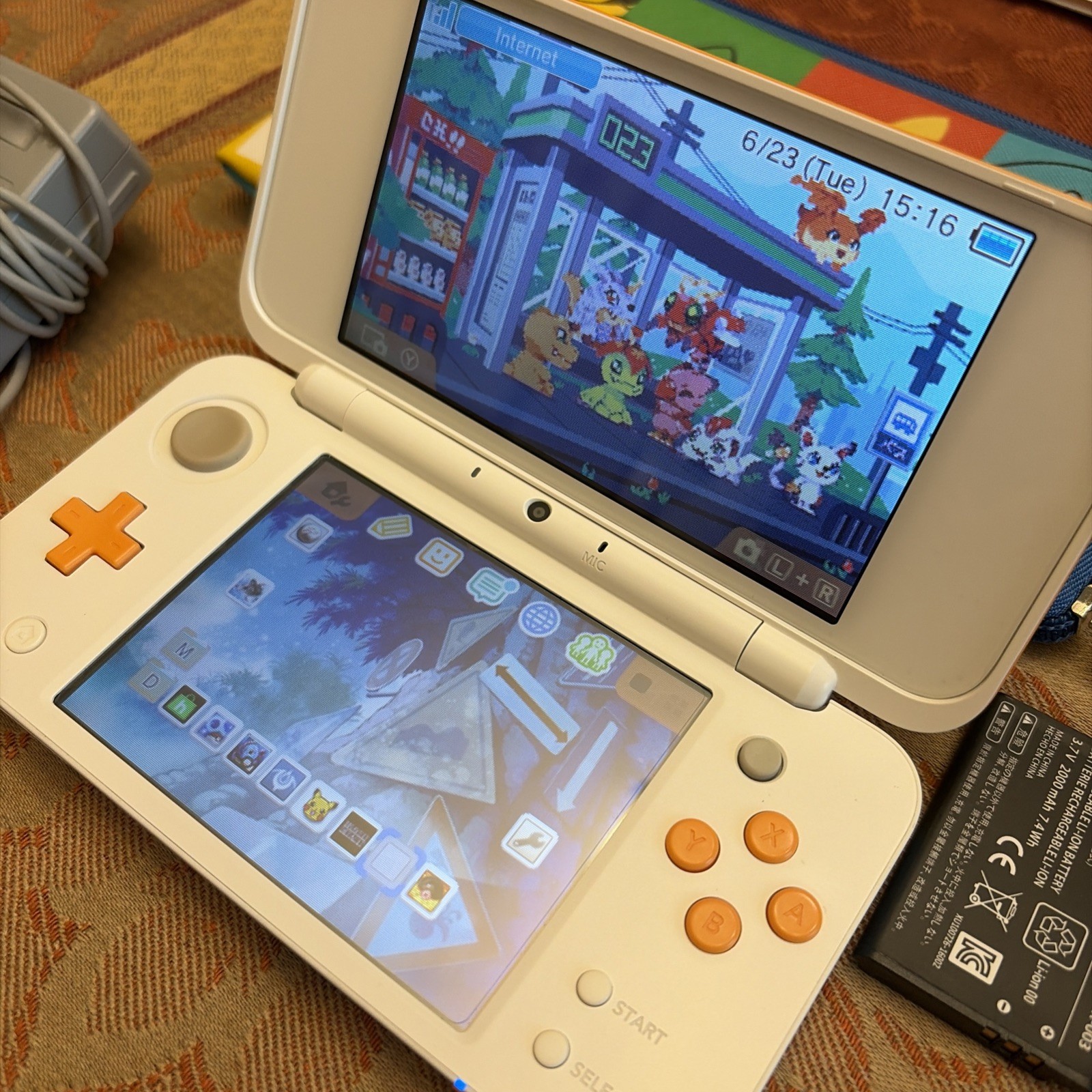 New Nintendo 2DS XL Region Free w/ Charger Stylus Case | White Orange |