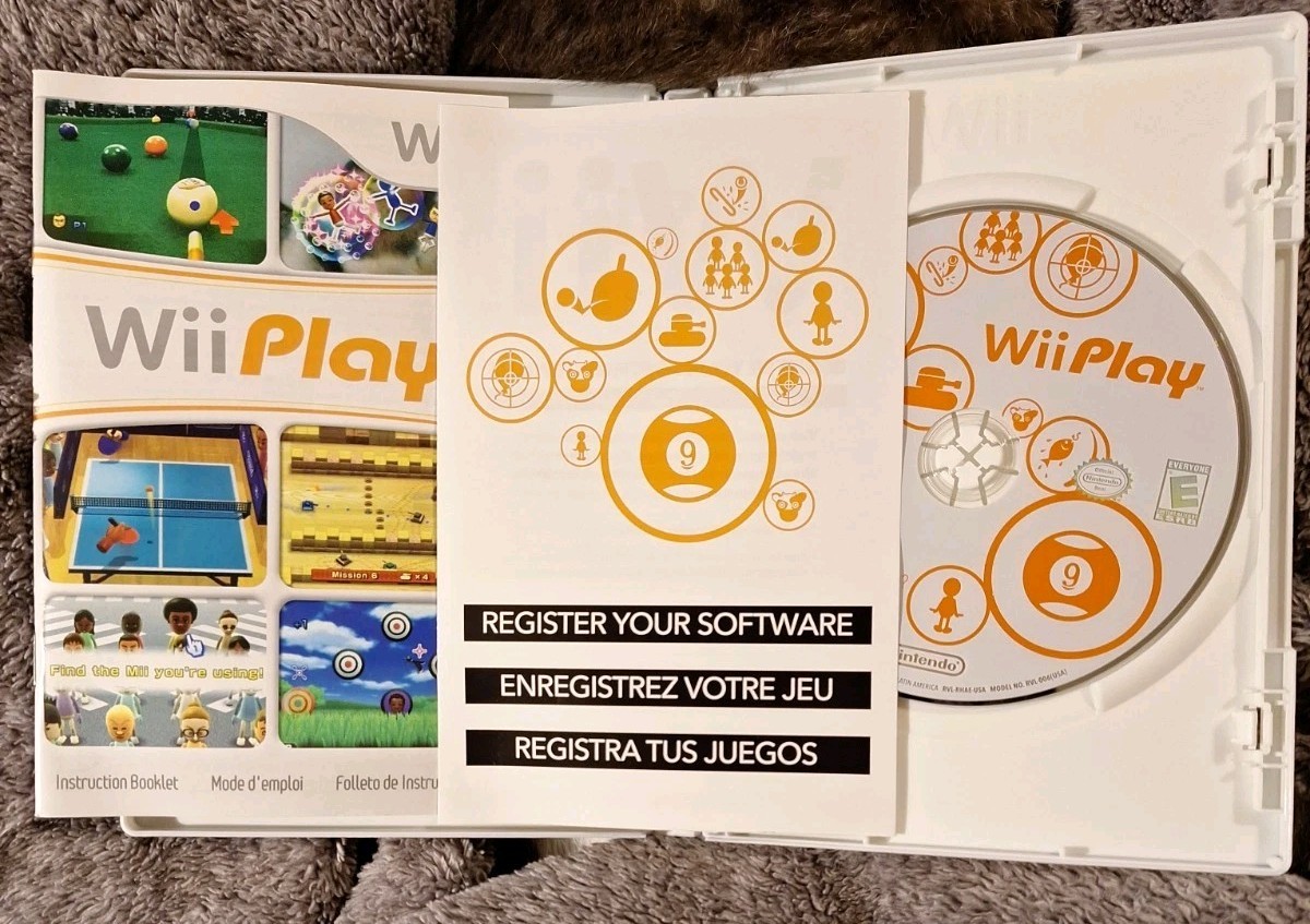 Wii Play (Nintendo Wii, 2007) CIB Complete GUC Tested