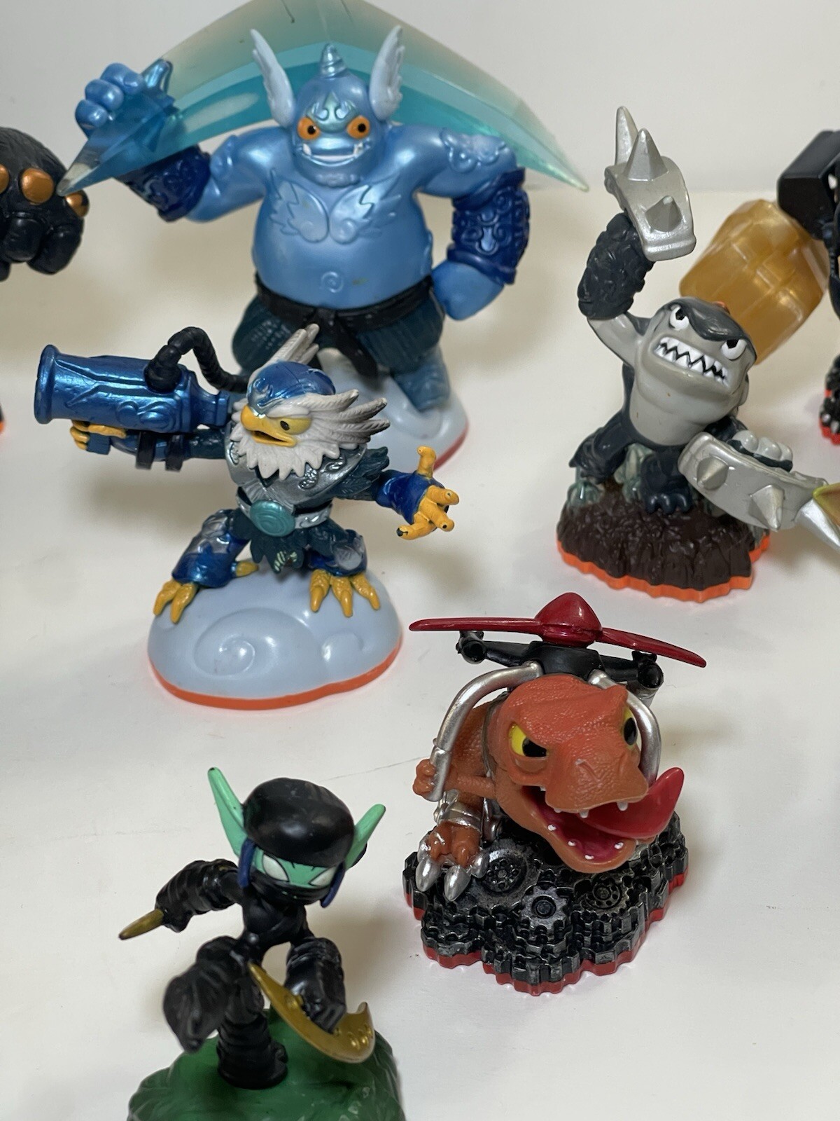 Skylanders Giants Lot of 12, Including Carrying Case