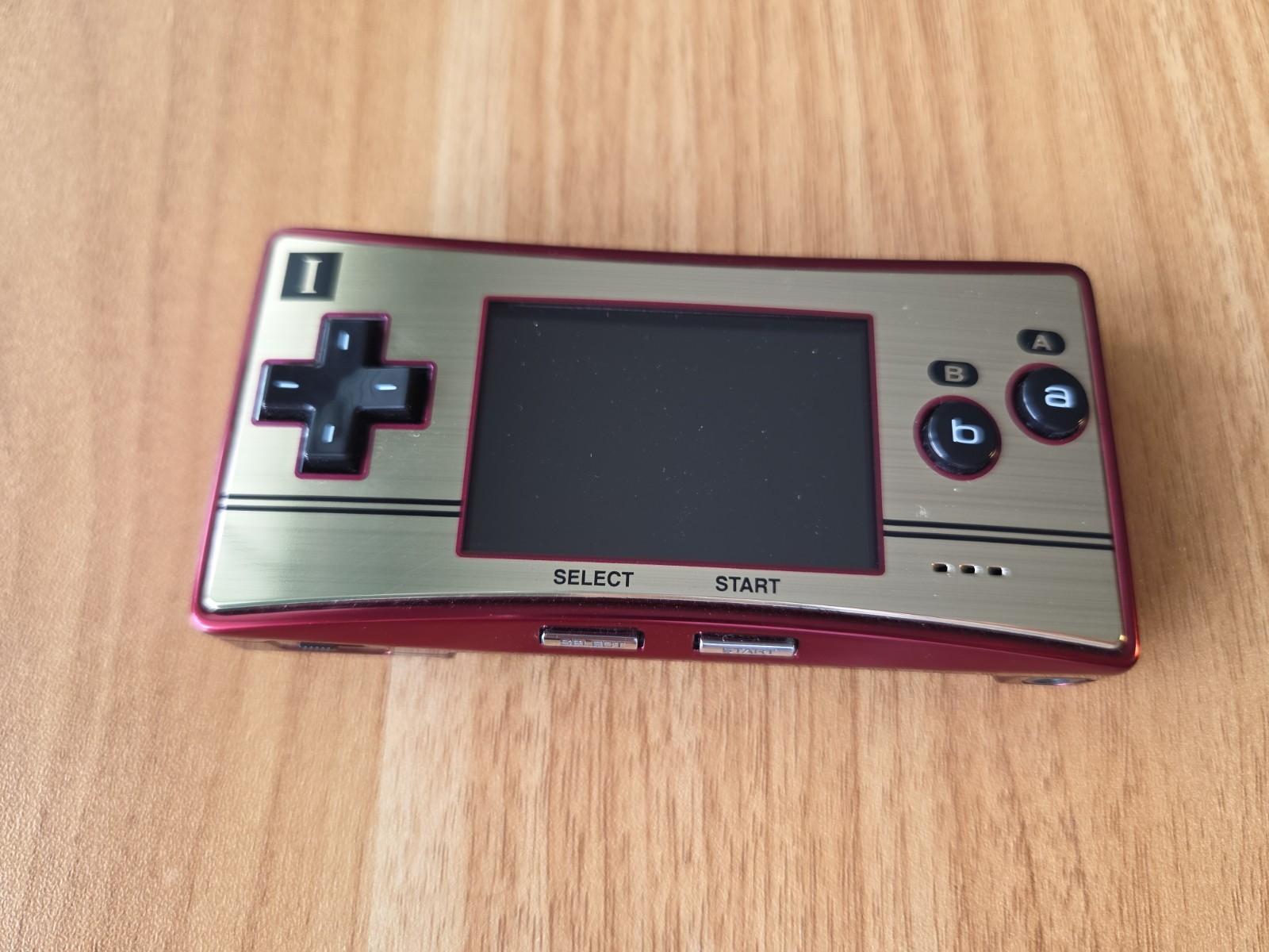 Nintendo Game Boy Micro 20th Anniversary Edition Famicom W/charger