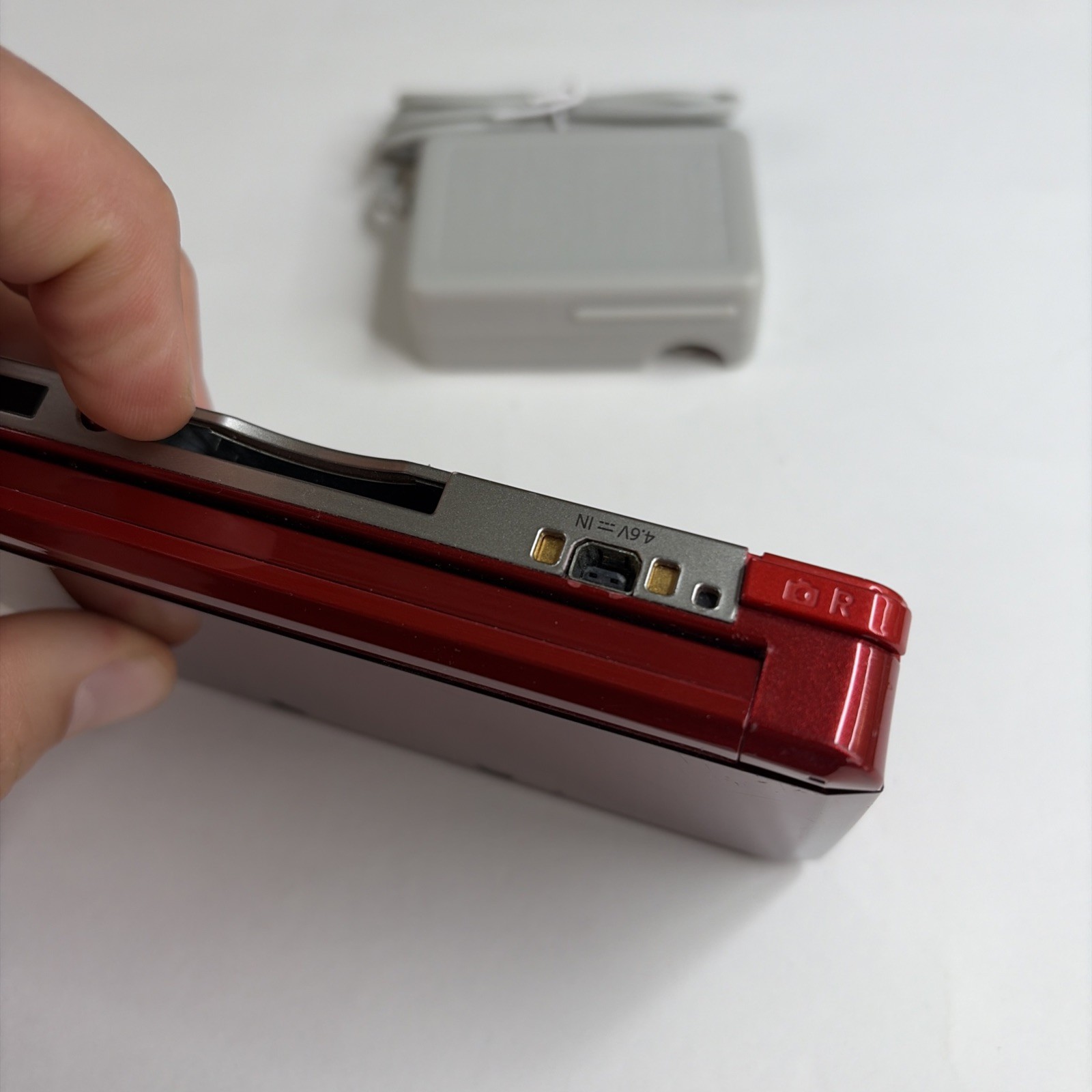 Nintendo 3DS System – Red Region USA, Charger US Model