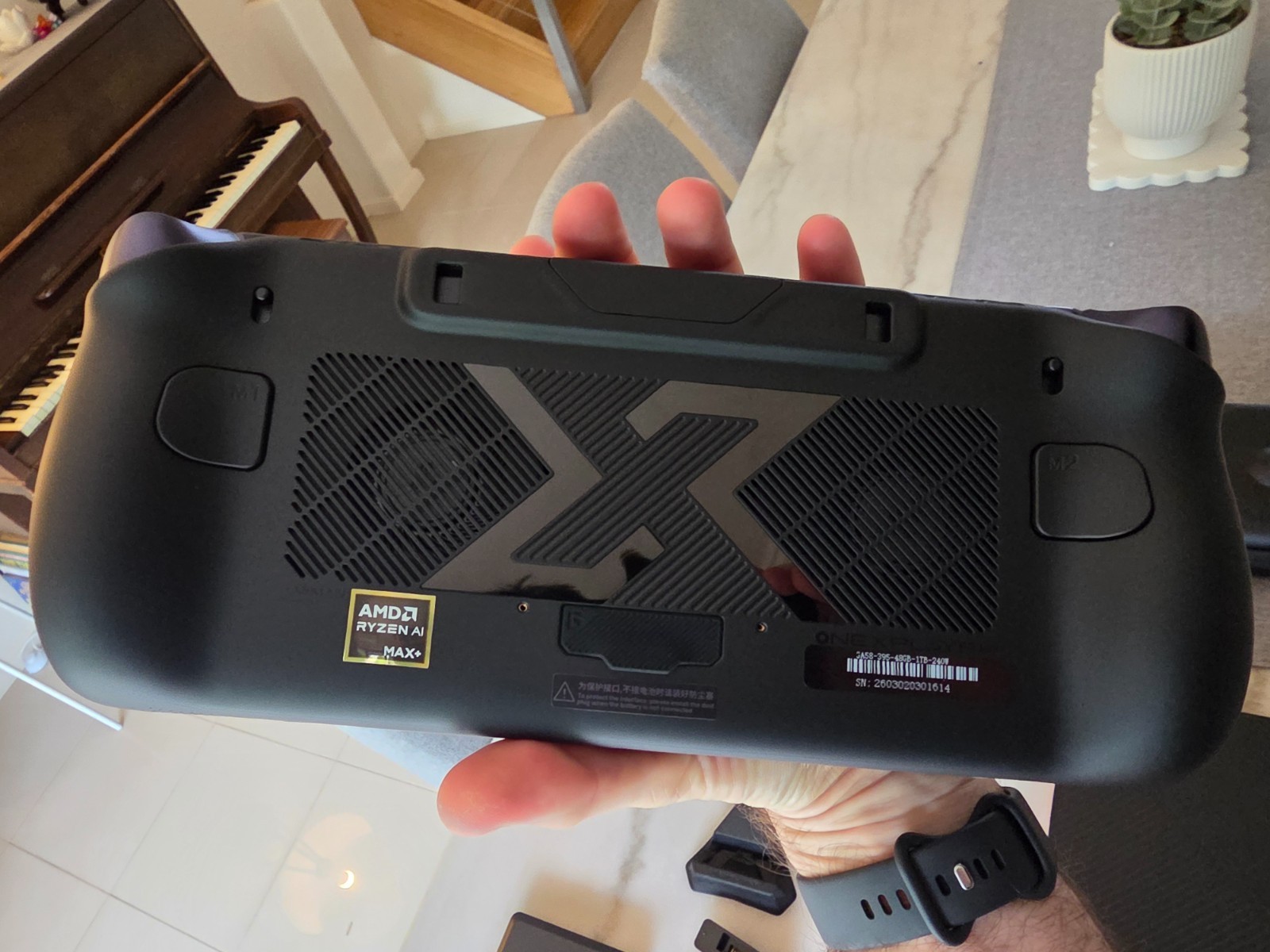 ONEXPLAYER Apex AI Max+ 395 48GB / 1TB Non-FrostBay + Accessories