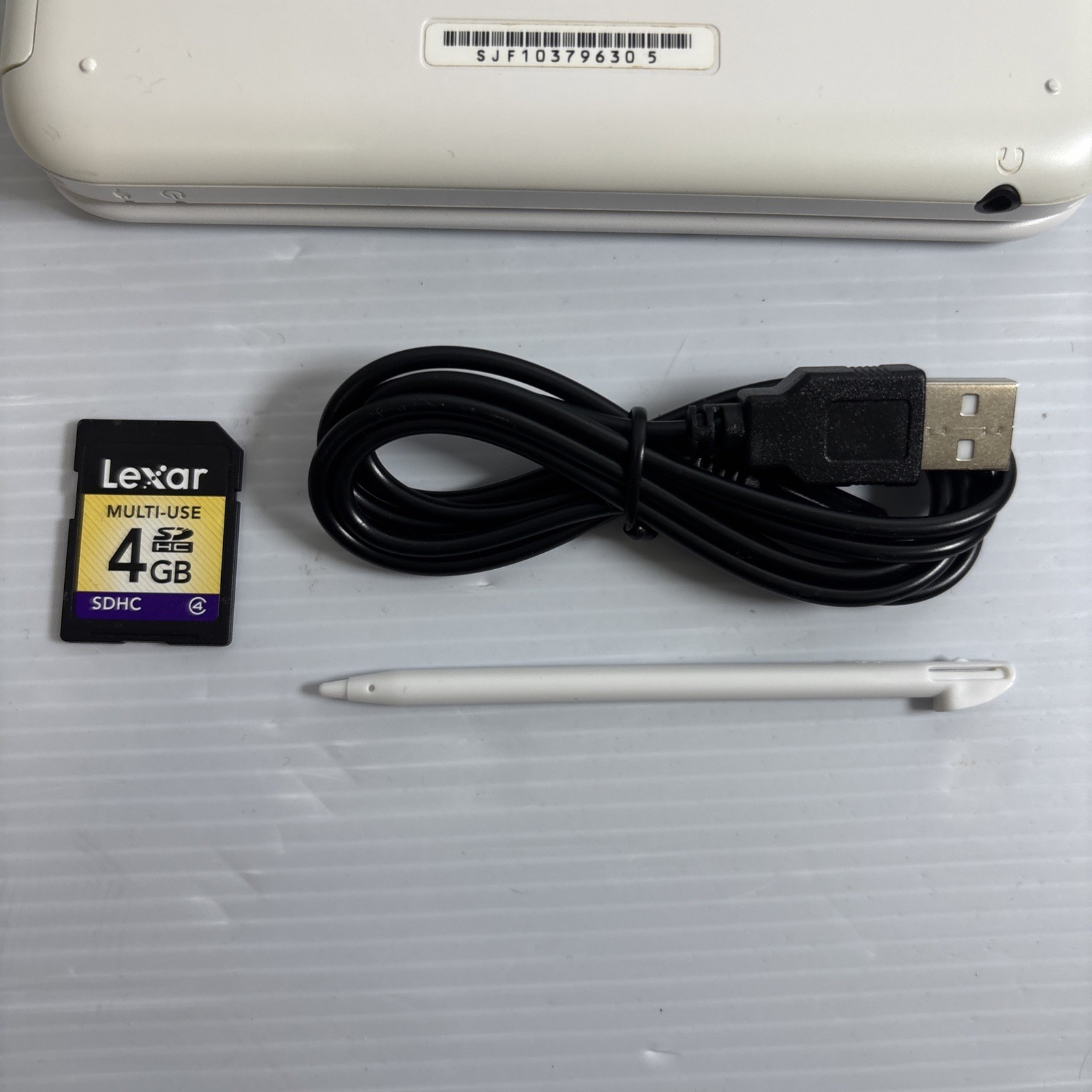 Nintendo 3DS XL LL White Handheld With Charger And Stylus Very Good