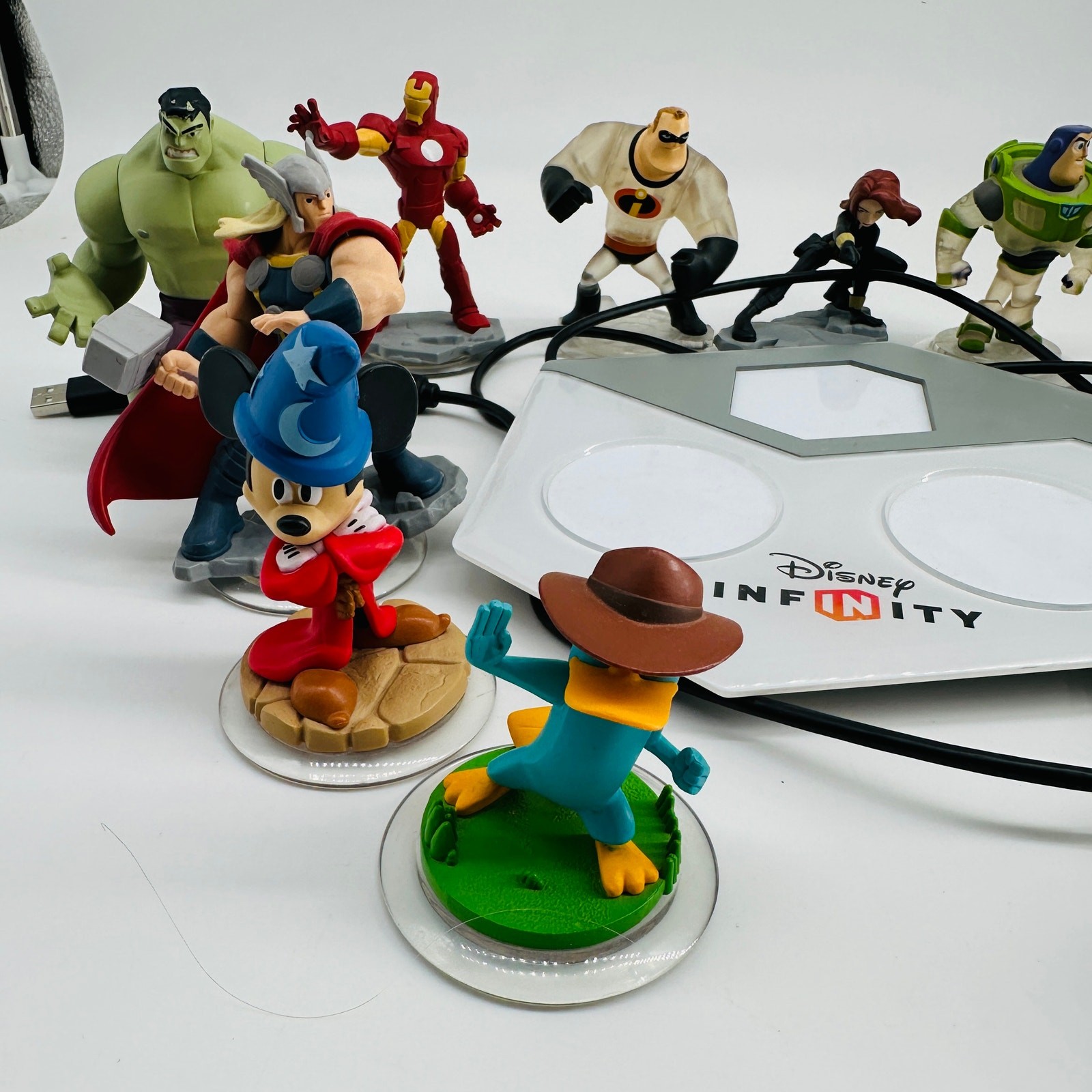Disney Infinity Lot 13 Mickey Avengers Marvel Cars Thor Buzz Incredibles Portal