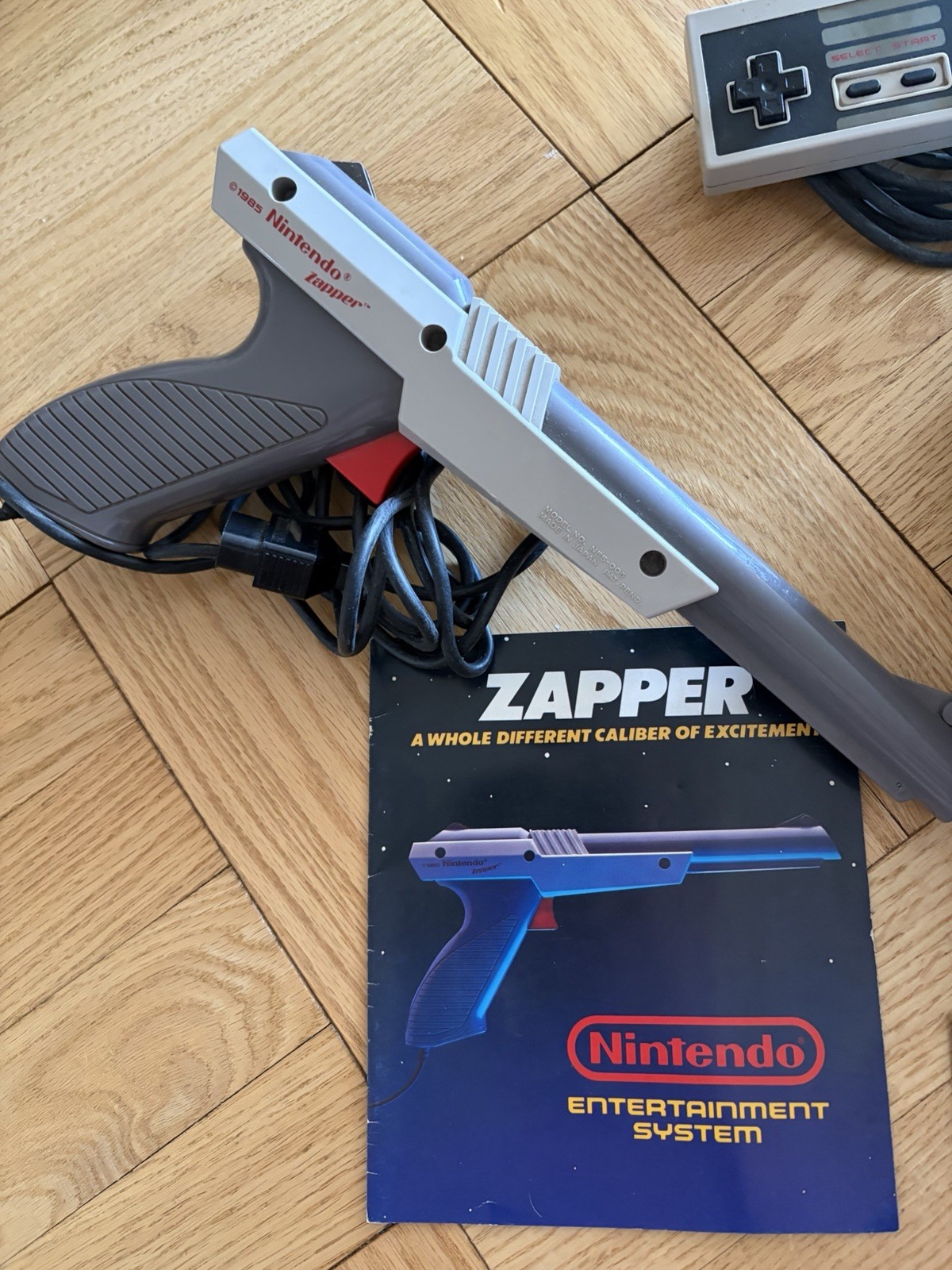 Nintendo Entertainment System NES Original Console Bundle Zapper Controllers