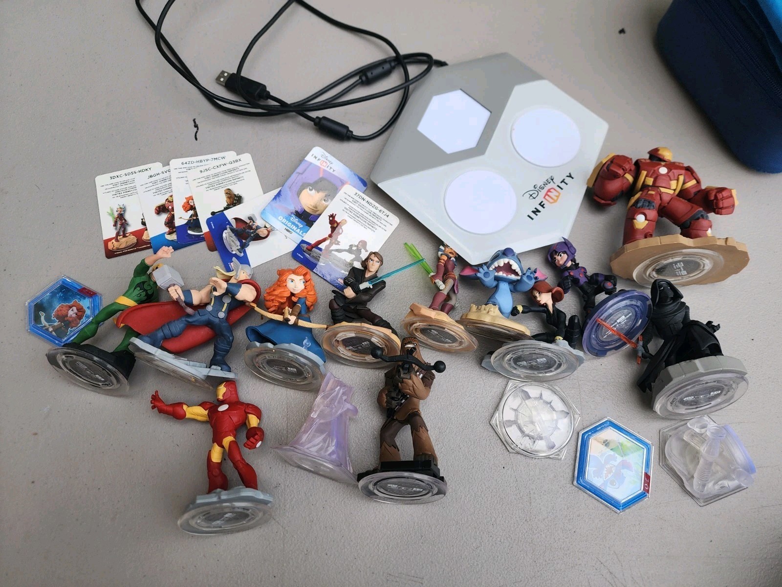 Disney Infinity 2.0 And Xbox One Lot Of 13 Figures W/ Portal