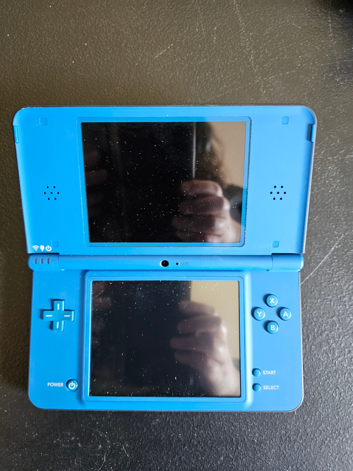 Nintendo DSi System Purple & Black w/ Charger & Pokemon Black & White Hard Case