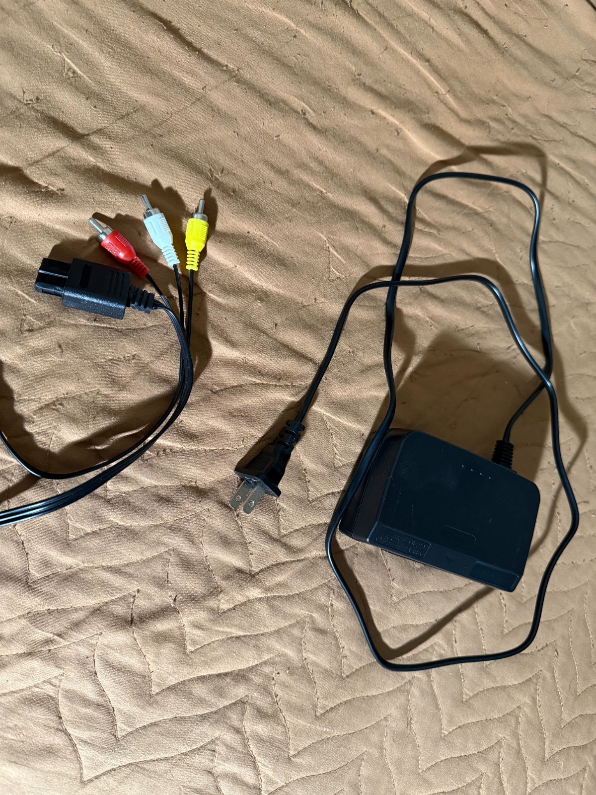 Nintendo 64 TESTED! WORKS! INCLUDES 2 OEM CONTROLLERS, MEMORY CARD AND FREE GAME