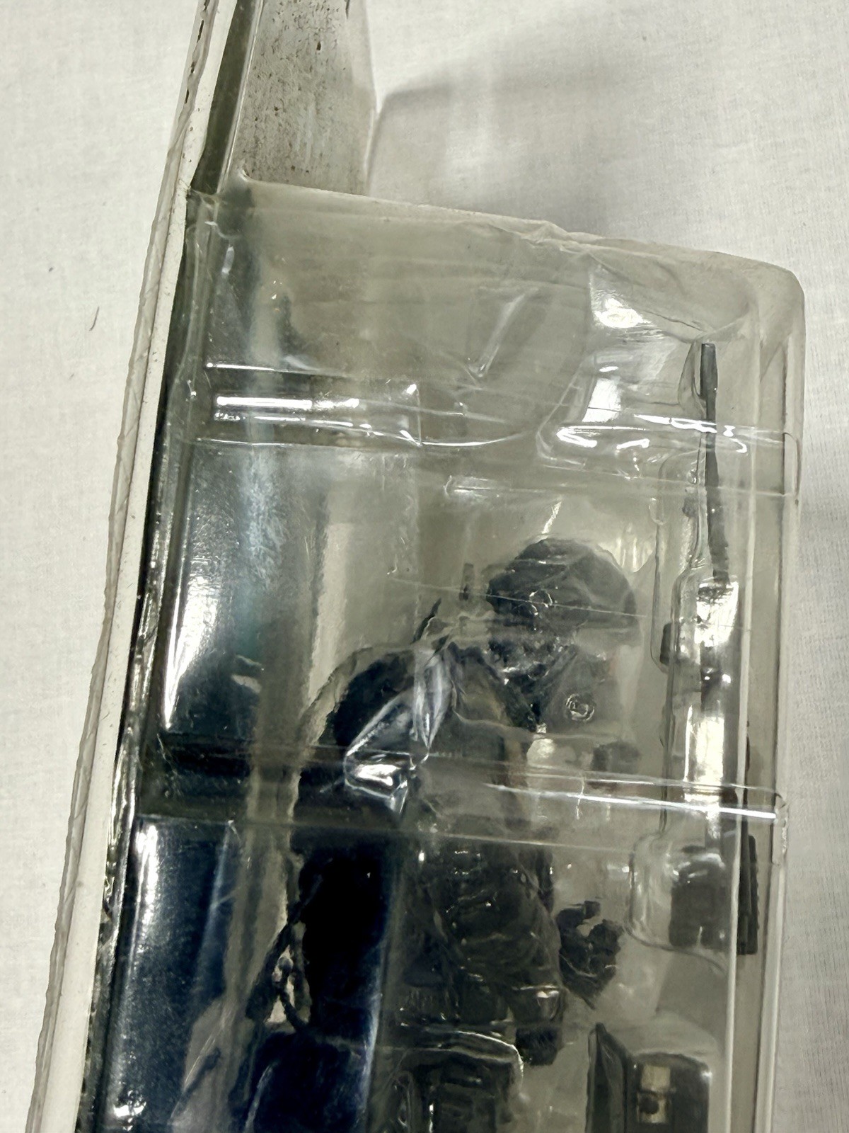 NECA Resident Evil 10th Anniversary Series 1 Hunk 7” Figure Box Wear Fast Shippi