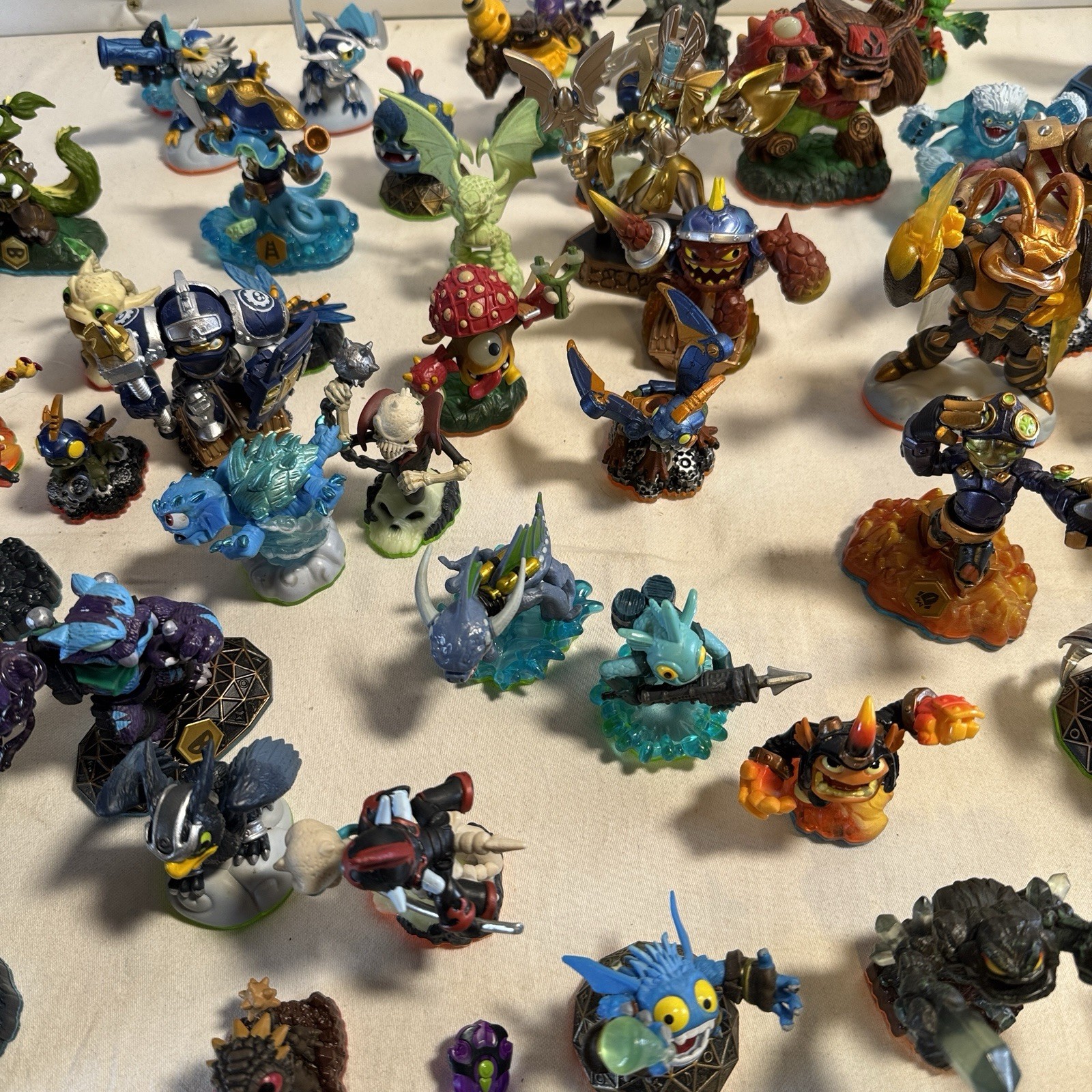 Activision Skylanders Character Figures 90 With Portal Crystals And Keys!