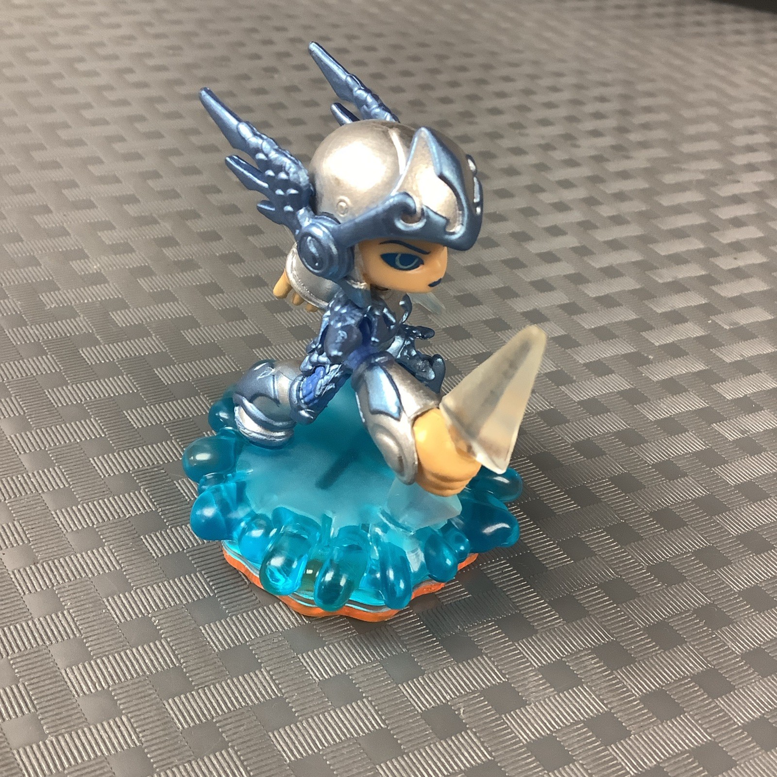 SKYLANDERS GIANTS LIGHTCORE CHILL FIGURE – WATER ELEMENT – Authentic!