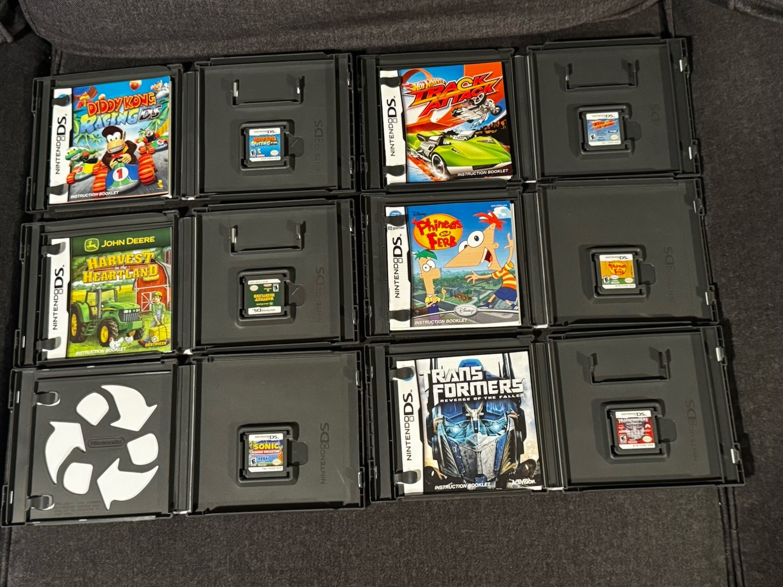 Nintendo DSi Black Console Bundle 6 Diddy Kong, Phineas & Ferb EUC No Charger