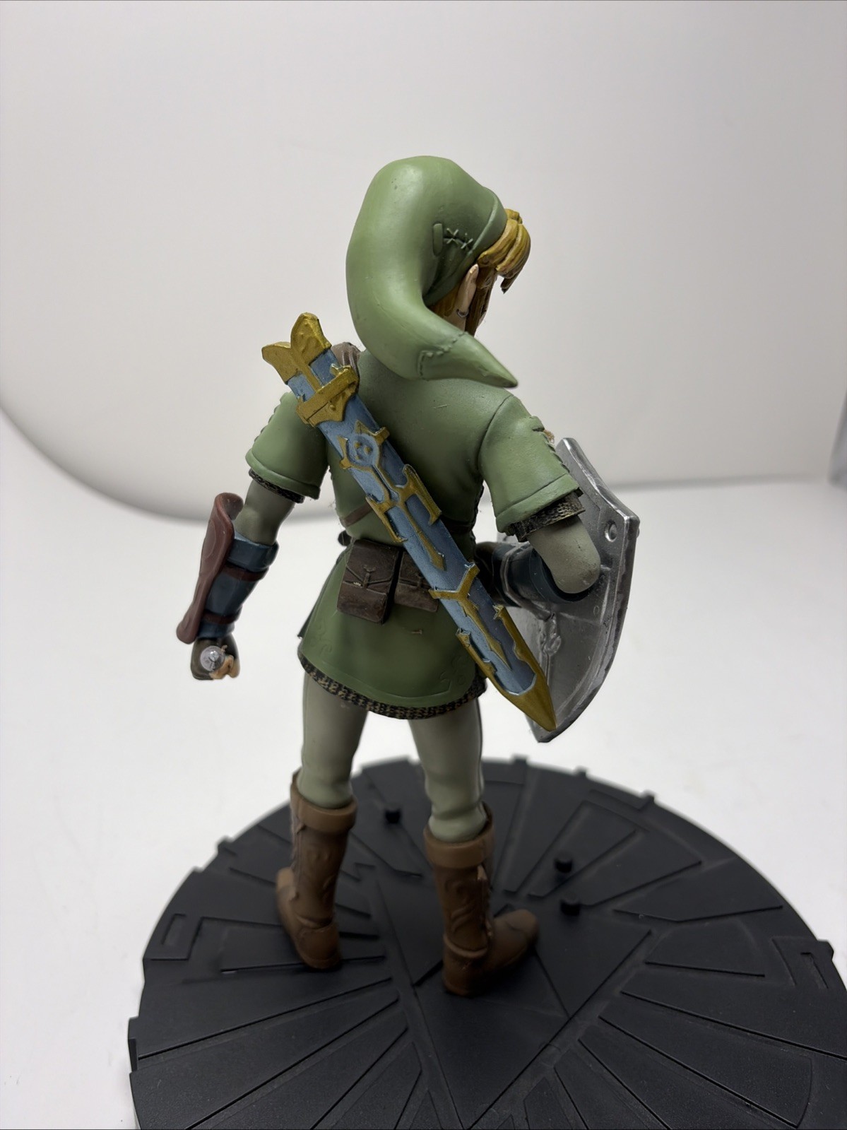 Legend of Zelda: Twilight Princess Dark Horse Deluxe Link Statue, Pre-Owned READ