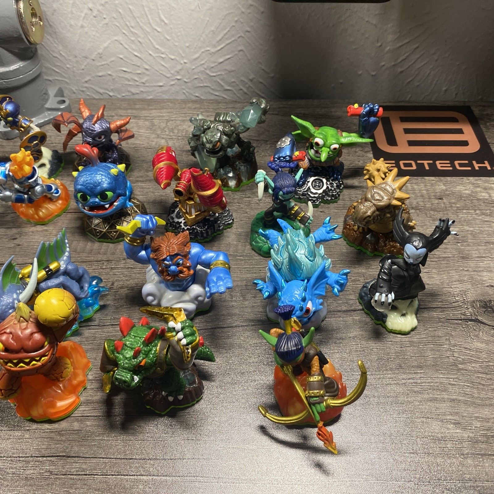 Skylanders Spyros Adventure Lot Of 27 Figures & Portal & Game Xbox 360 Tested