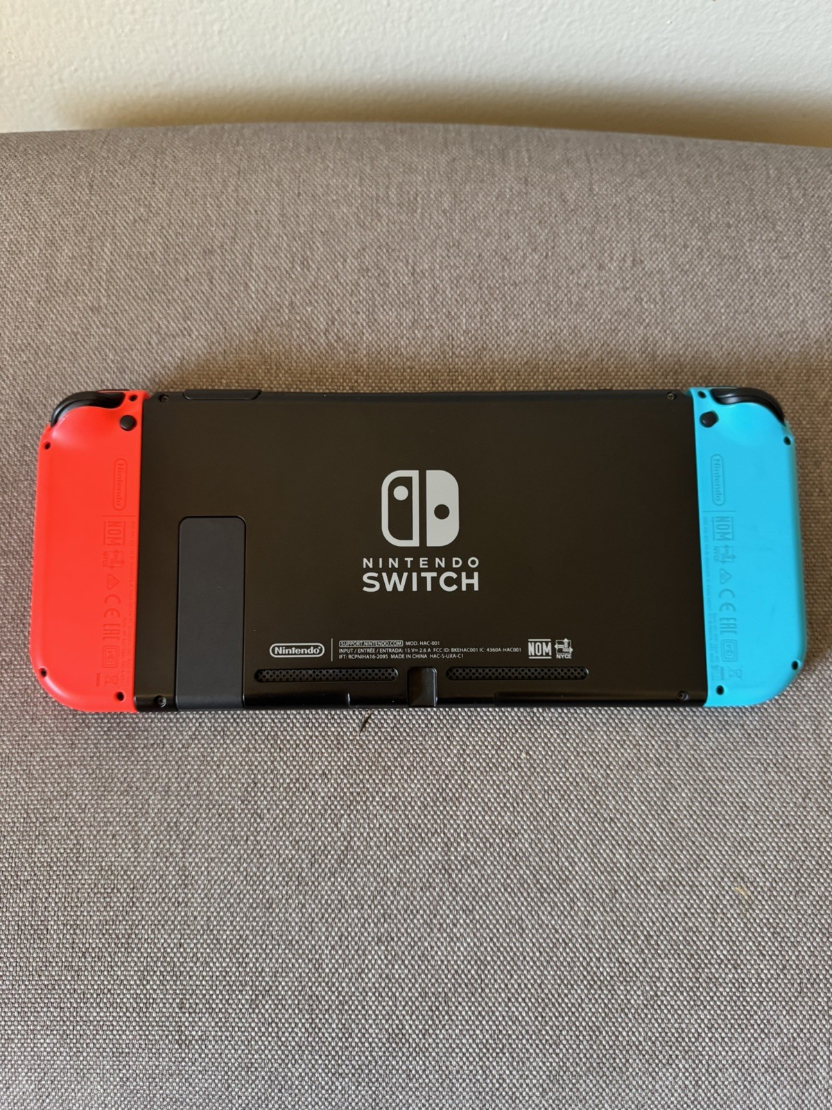 Nintendo Switch Handheld Game Console Only HAC-001(-01) Black Bad Joycon READ